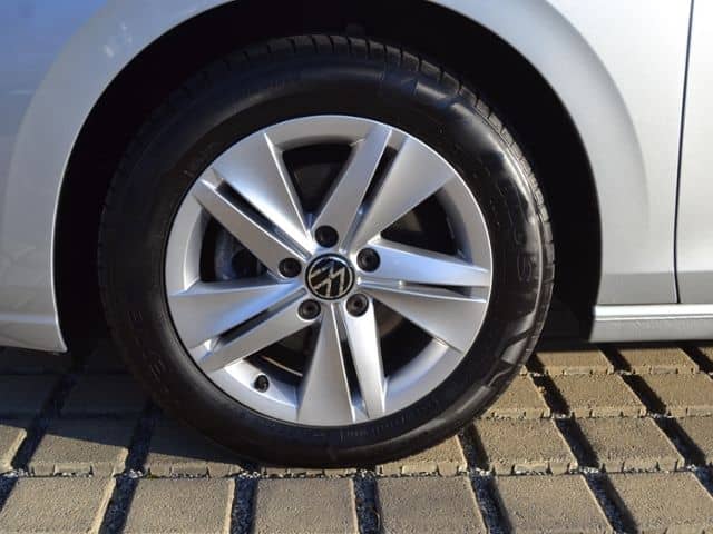 Volkswagen Golf VIII 1.5 TSI Life LED/NAVI+VZE/16-ZOLL/PDC/ foto 7