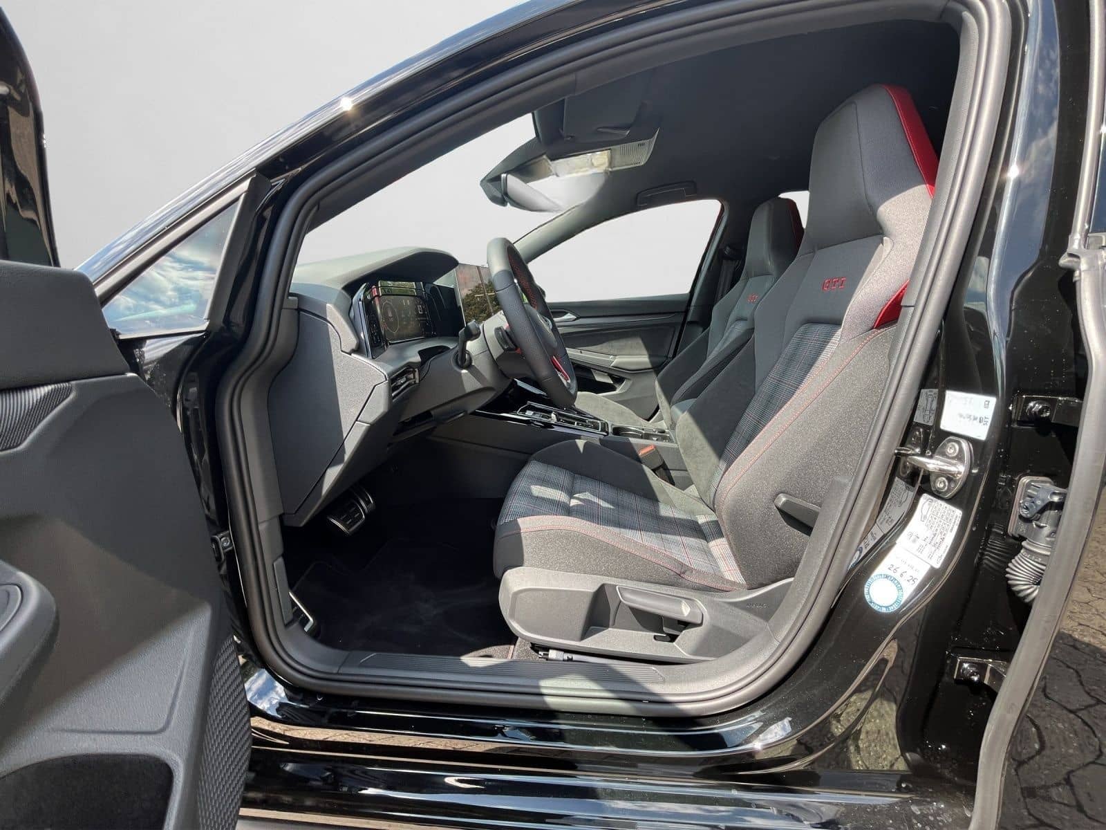 Volkswagen Golf GTI Black Style, AHK,19"LM,IQ-Light,CAM foto 12