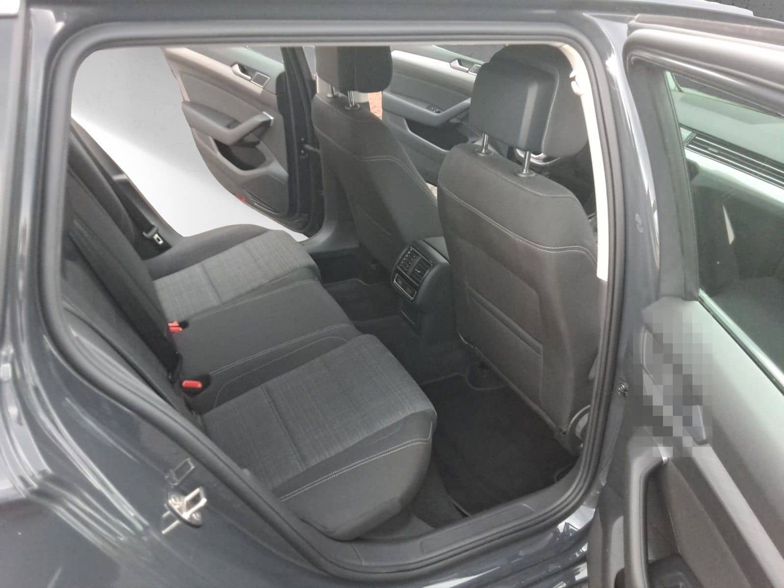 Volkswagen Passat Variant 2.0 TDI ACC,LED,Navi,DAB,APP,Ergo foto 14