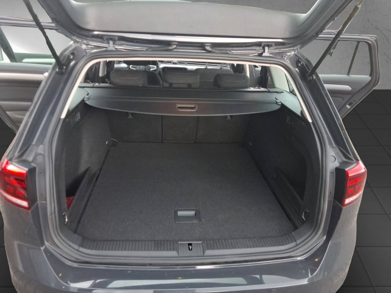 Volkswagen Passat Variant 2.0 TDI ACC,LED,Navi,DAB,APP,Ergo foto 16