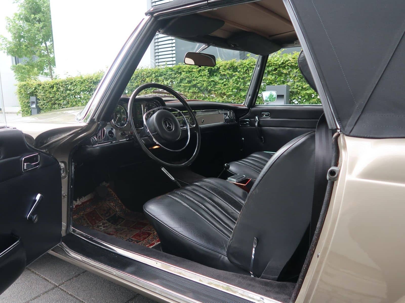 Mercedes-Benz 280 SL foto 12