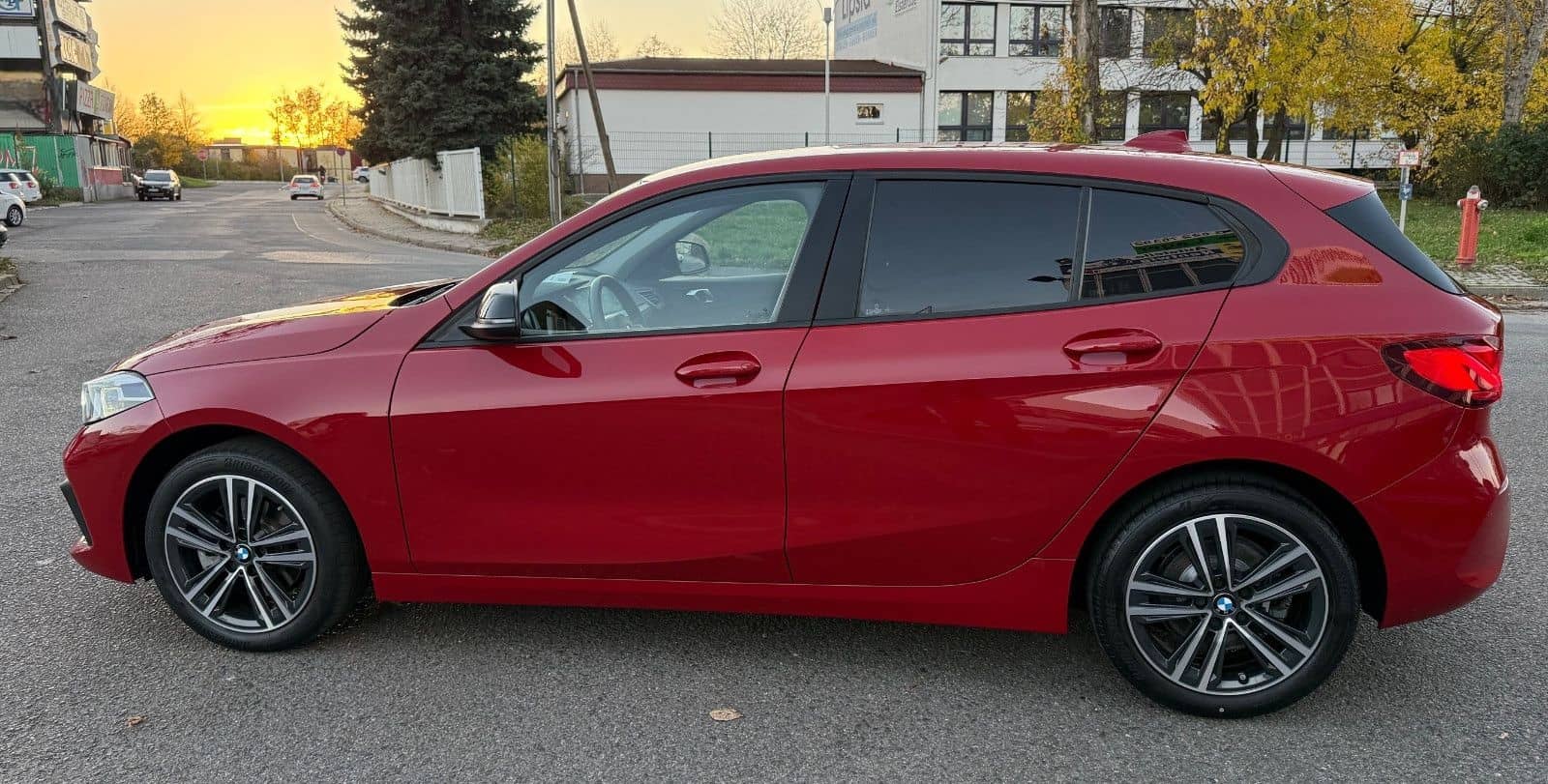 BMW 118 i    LED, Rückfahrkamera,CarPlay,Rot METALLI foto 6