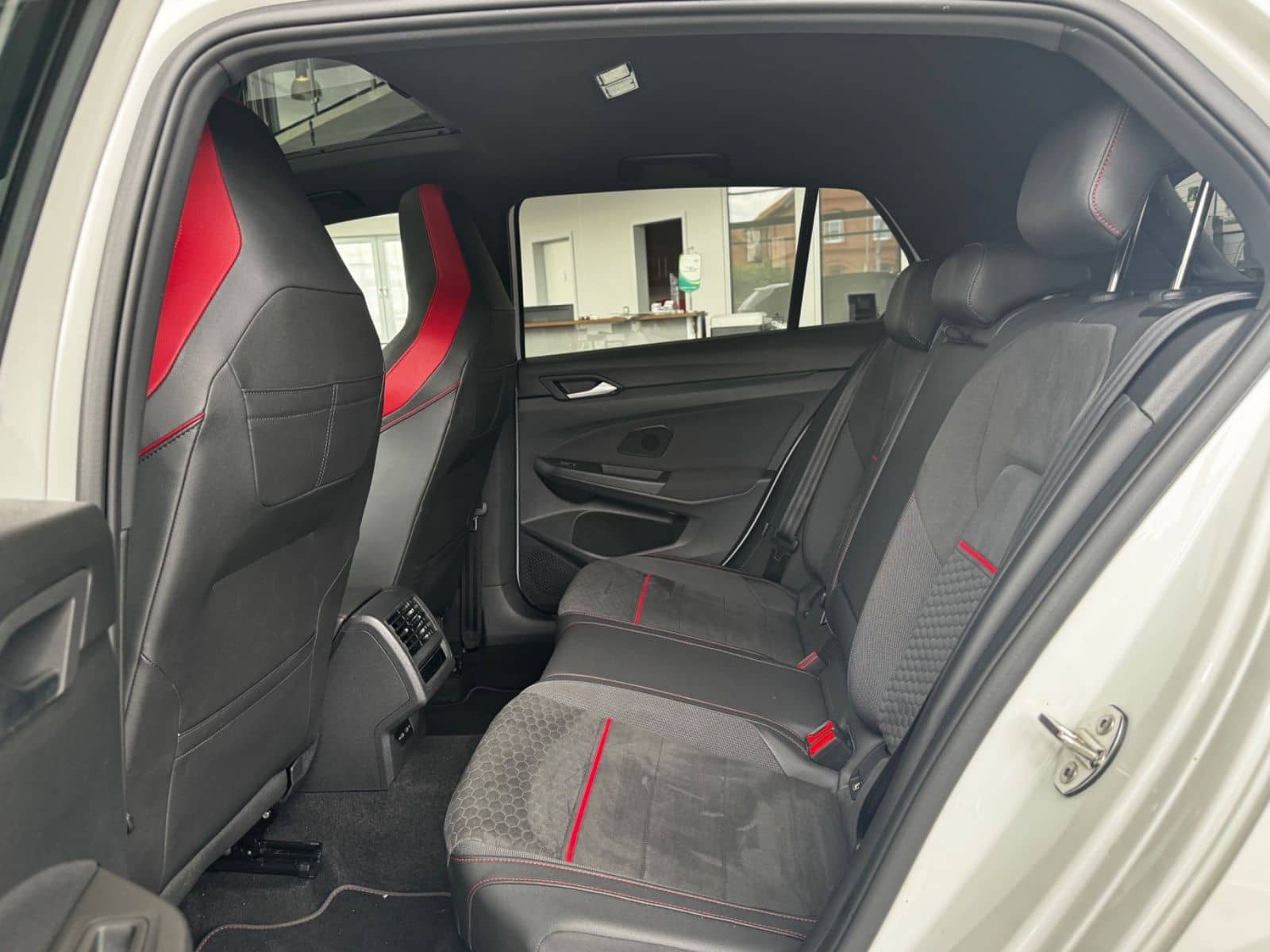 Volkswagen Golf VIII Lim GTI Clubsport 2.0 TSI"Matrix/Pano" foto 16