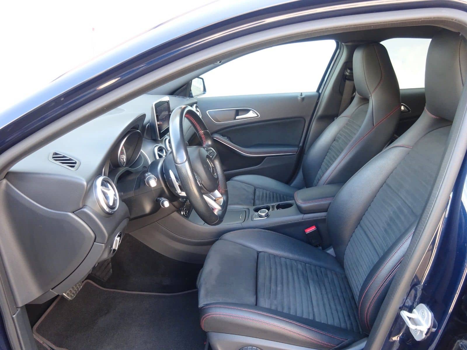 Mercedes-Benz GLA 220 CDI / d 4Matic AMG LINE foto 13