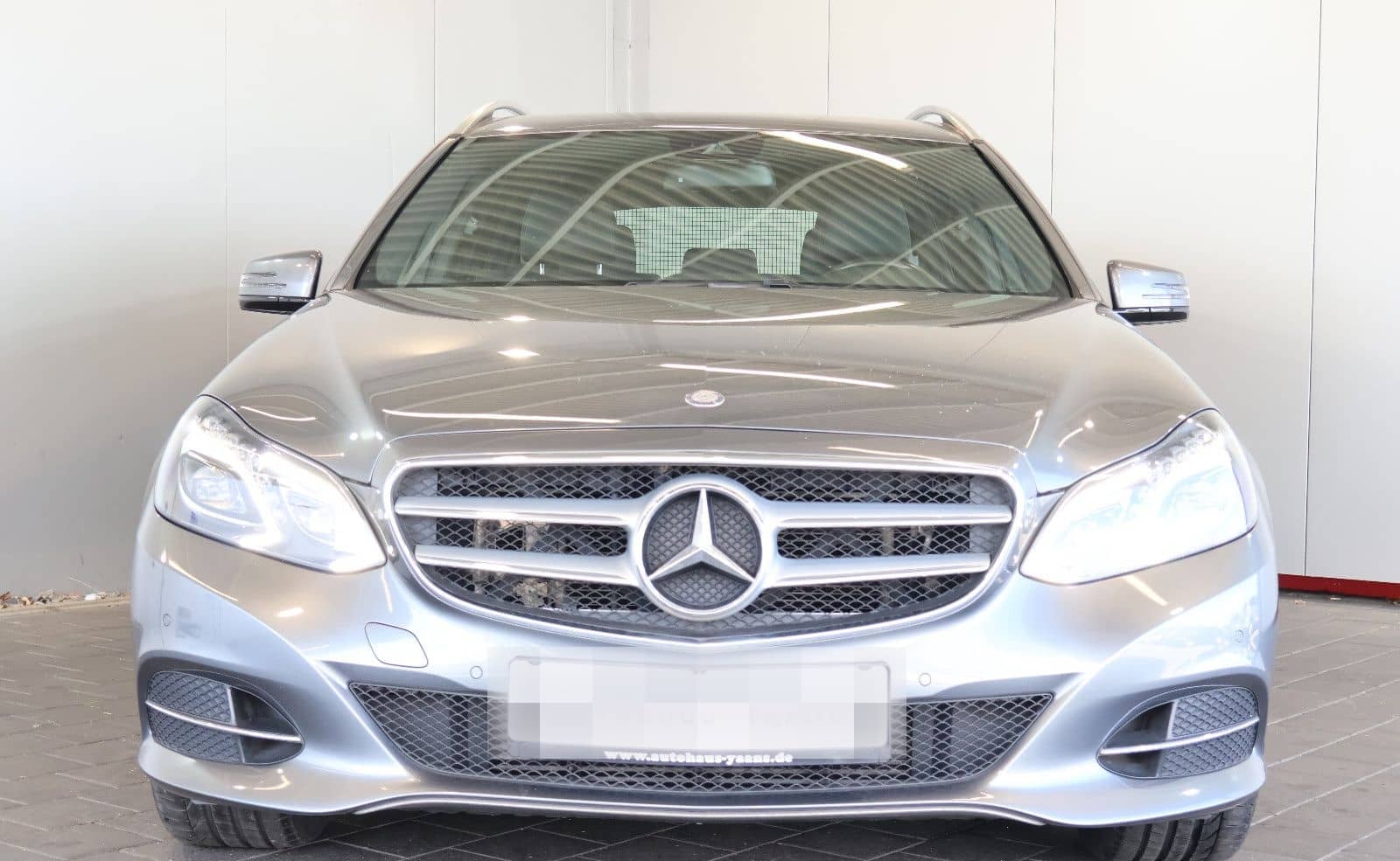 Mercedes-Benz E 220 4Matic Avantgarde COMAND+ILS+18"+AHK foto 2