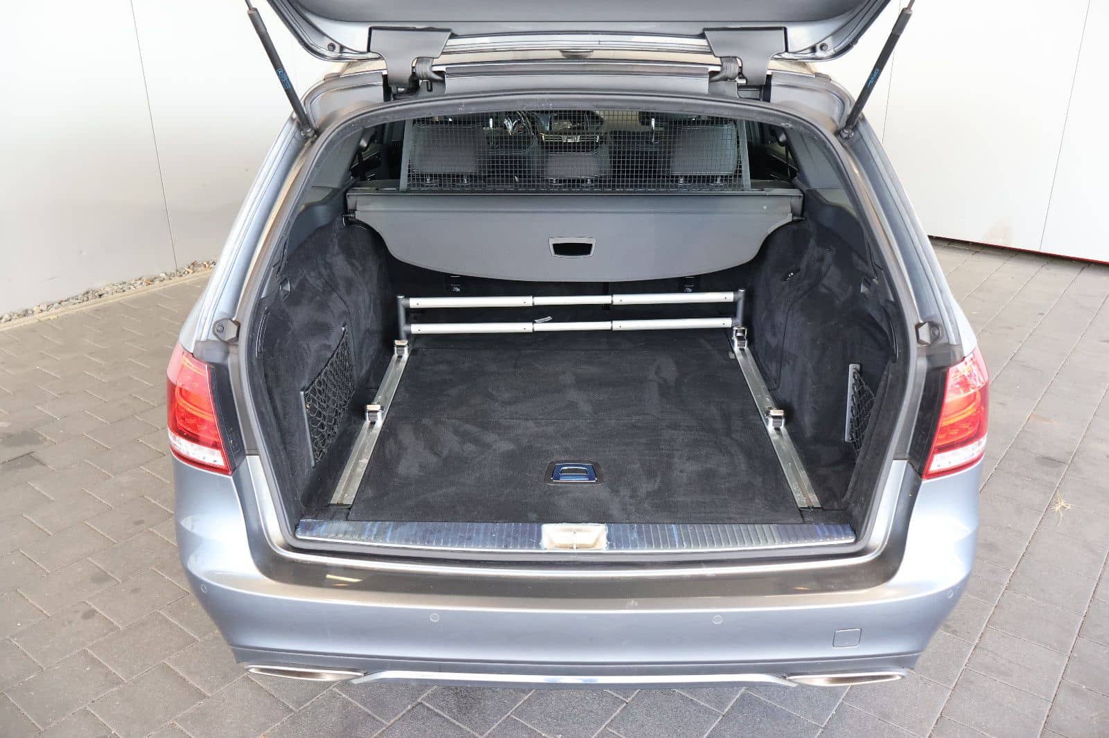 Mercedes-Benz E 220 4Matic Avantgarde COMAND+ILS+18"+AHK foto 14