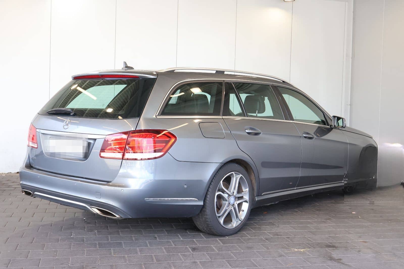 Mercedes-Benz E 220 4Matic Avantgarde COMAND+ILS+18"+AHK foto 4