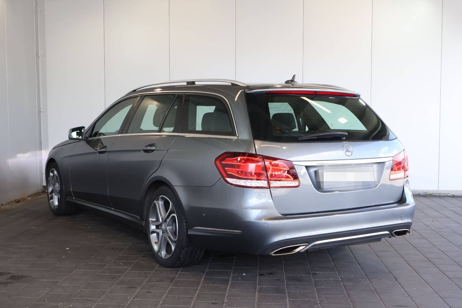 Mercedes-Benz E 220 4Matic Avantgarde COMAND+ILS+18"+AHK foto 6