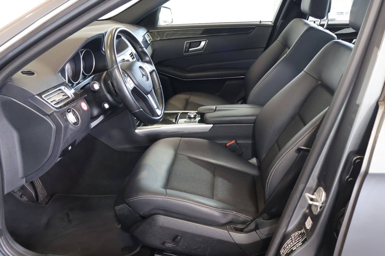 Mercedes-Benz E 220 4Matic Avantgarde COMAND+ILS+18"+AHK foto 9