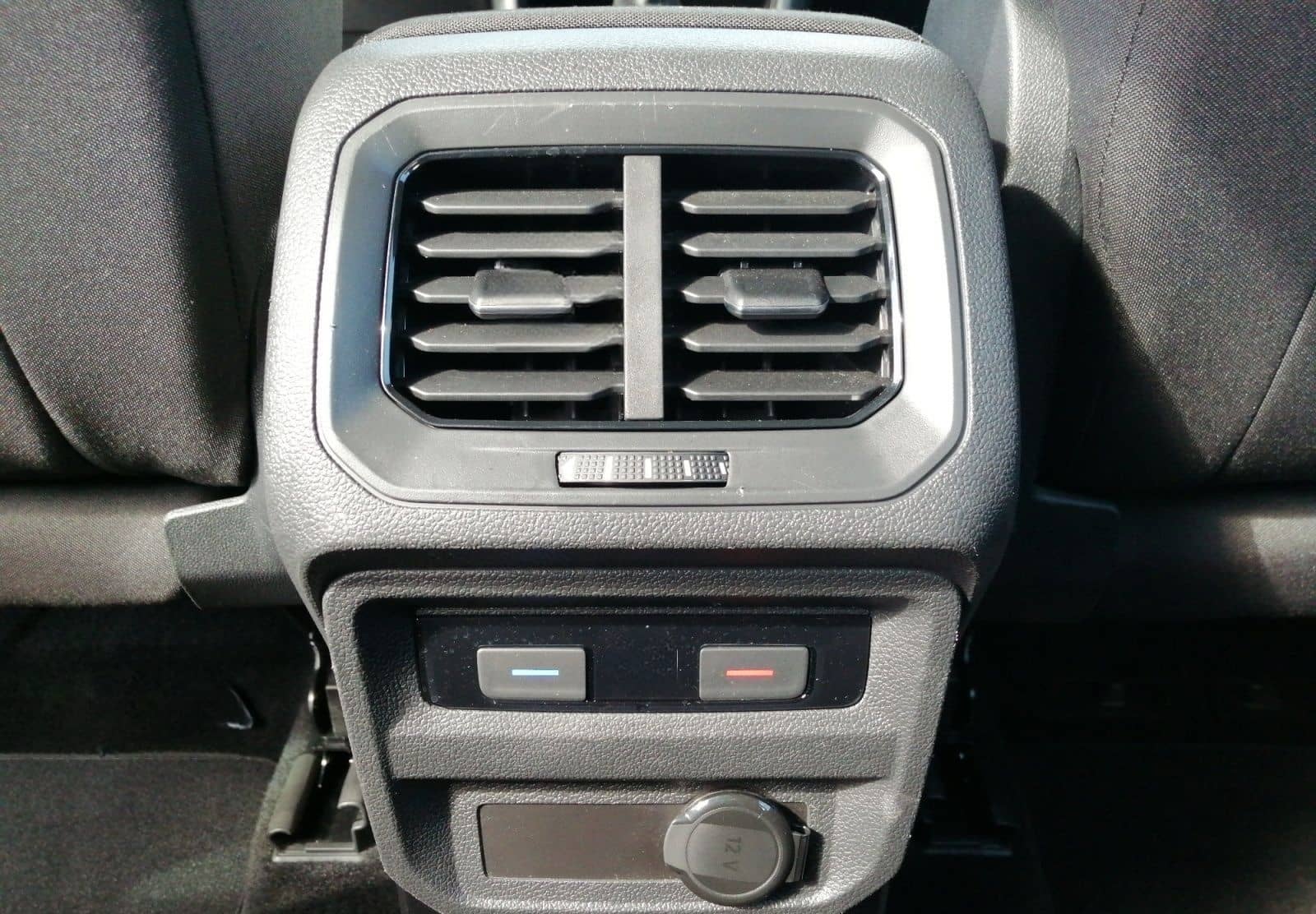 Volkswagen Tiguan Life 1.5 TSI LED ACC AHK Navi Standhz foto 20