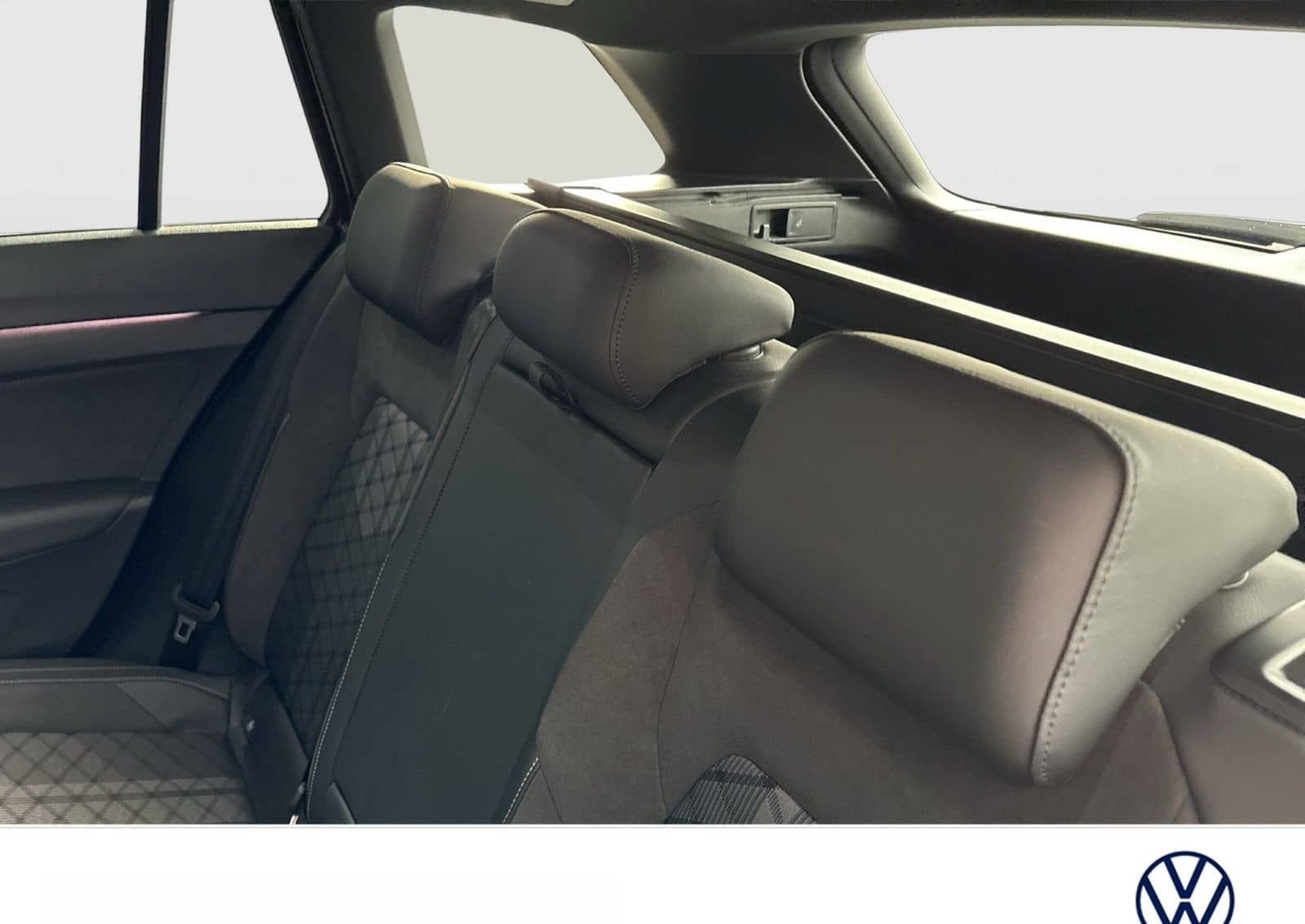 Volkswagen Golf Variant VIII 2.0 R-LINE BLACKSTYLE PANO CAM foto 7