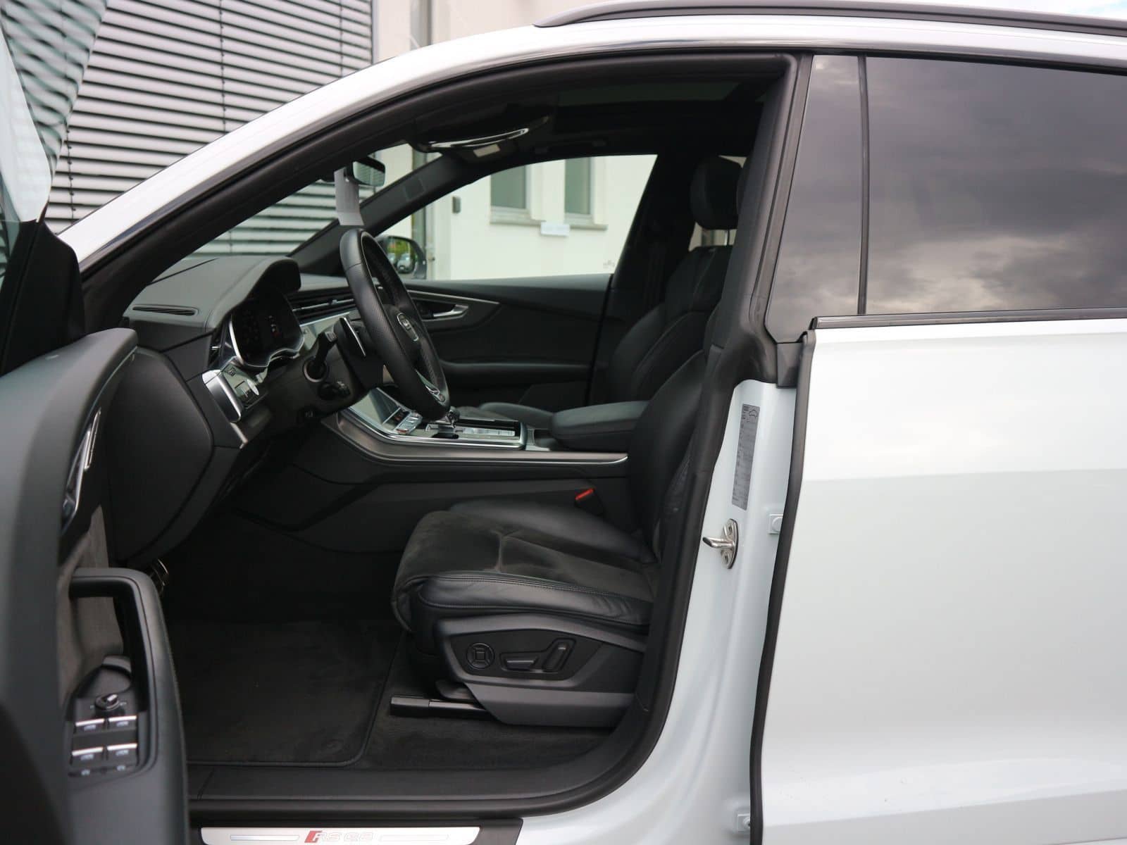 Audi RS Q8 quattro PANO+KERAMIK+AHK+HEADUP+ACC+MATRIX foto 13