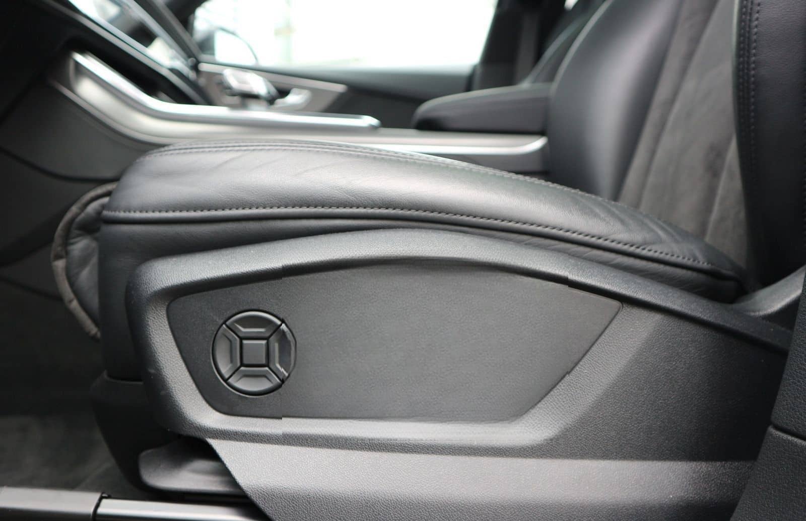 Audi RS Q8 quattro PANO+KERAMIK+AHK+HEADUP+ACC+MATRIX foto 14