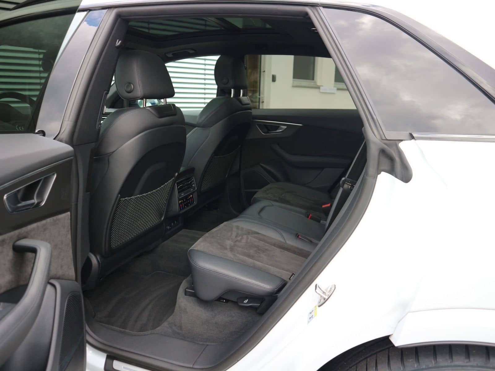 Audi RS Q8 quattro PANO+KERAMIK+AHK+HEADUP+ACC+MATRIX foto 16