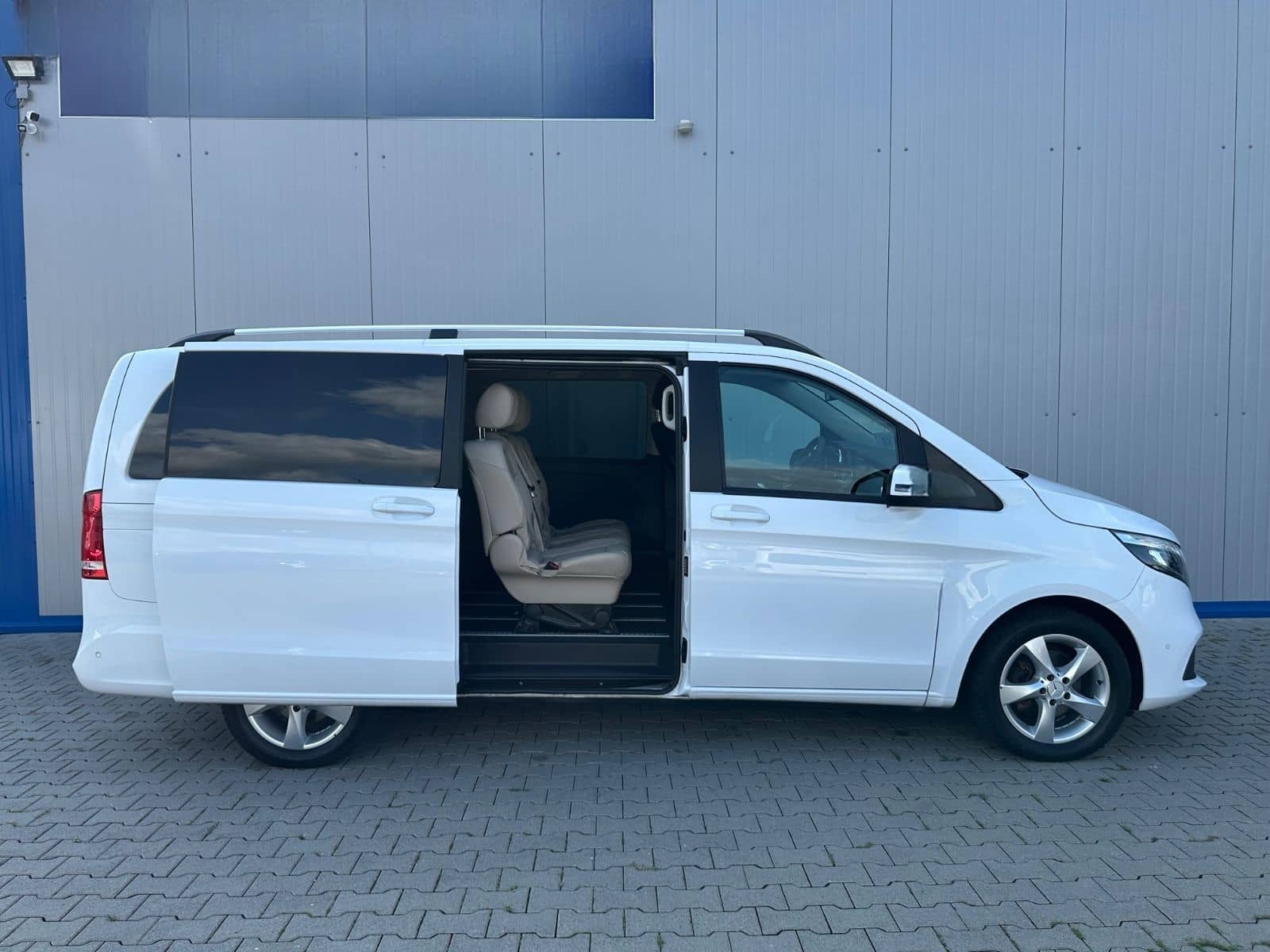 Mercedes-Benz V220 d LANG 4M 9G WEBASTO NAVI MBUX AHK 8-SITZER foto 5