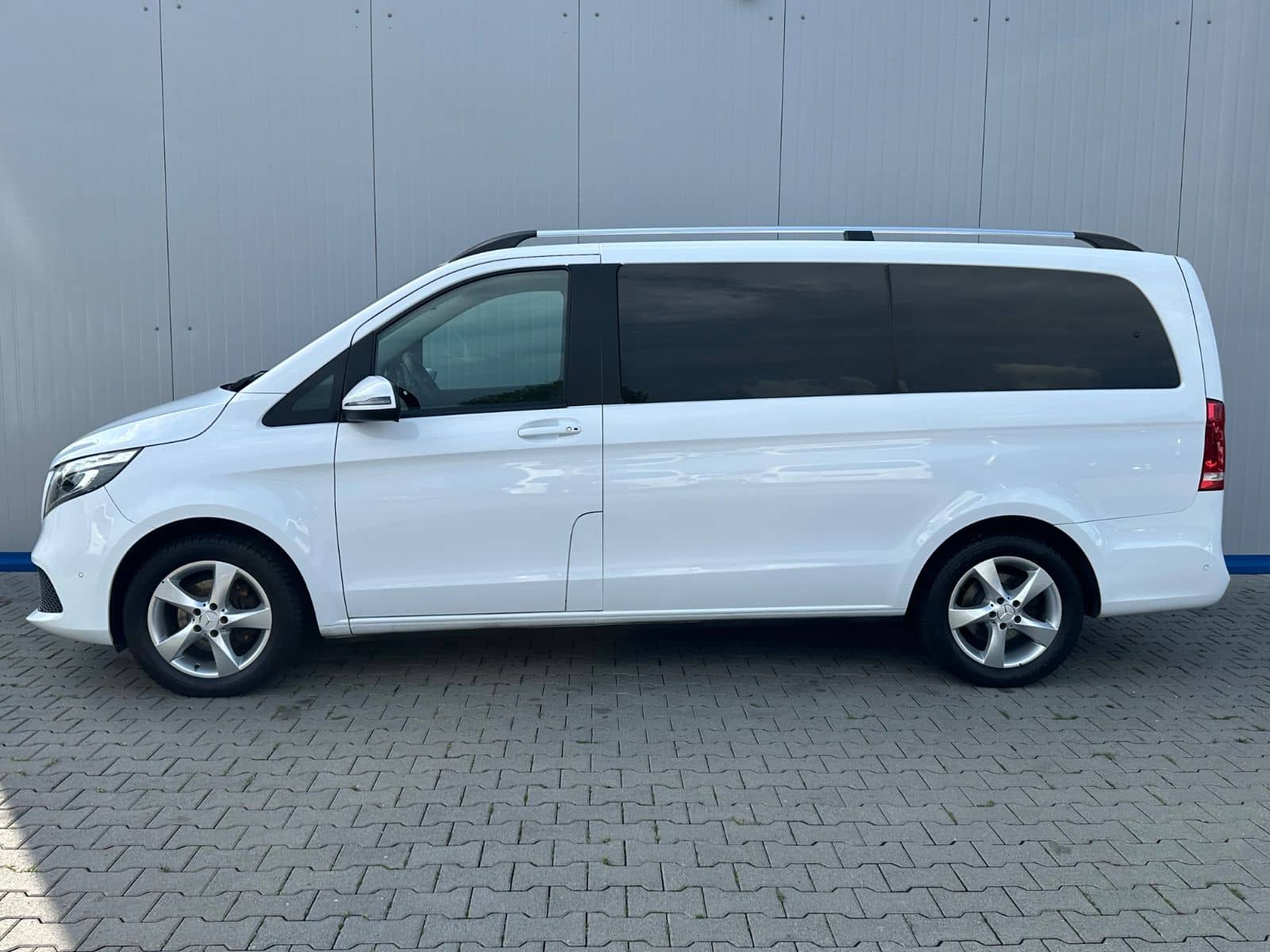 Mercedes-Benz V220 d LANG 4M 9G WEBASTO NAVI MBUX AHK 8-SITZER foto 6