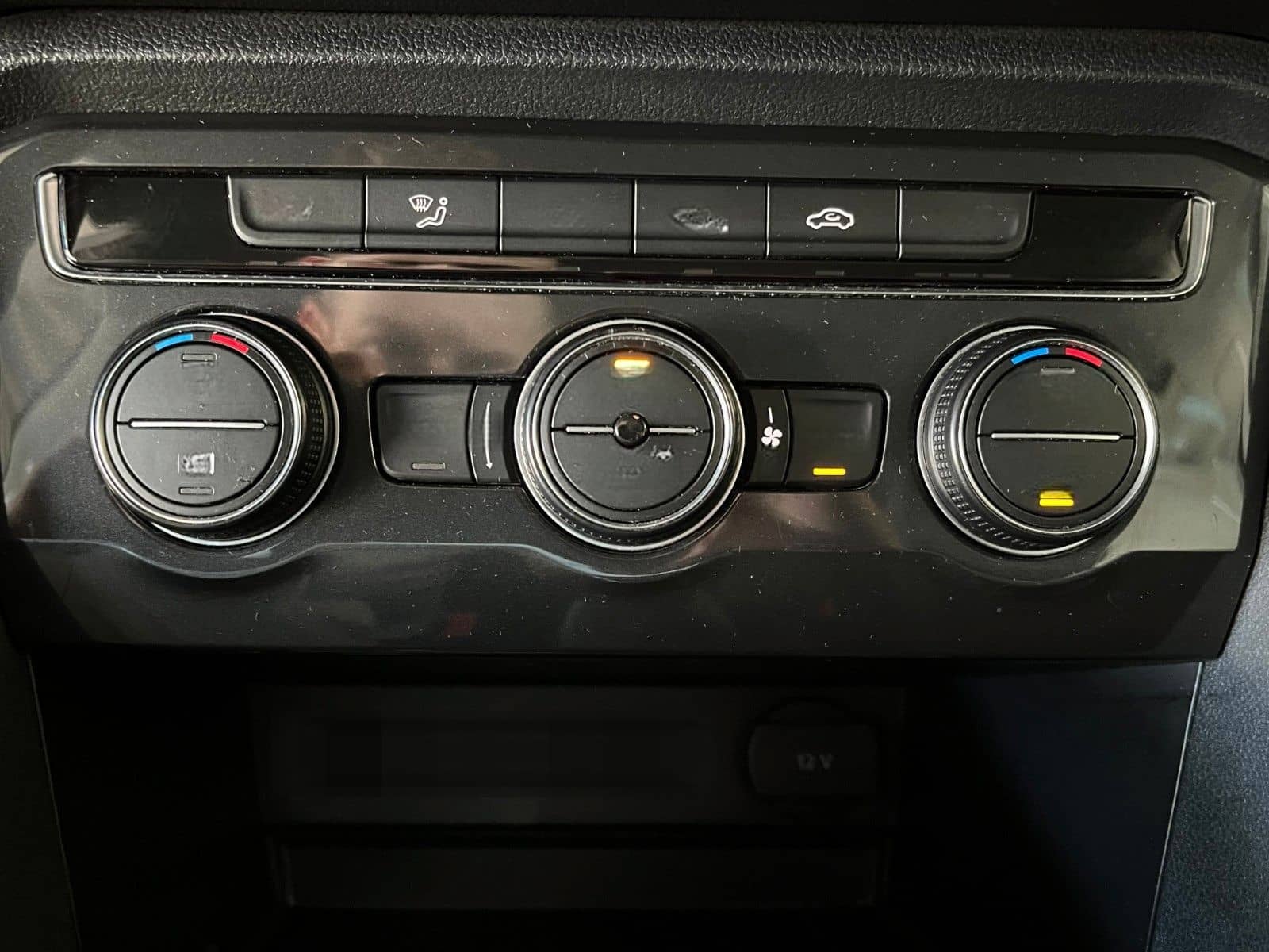 Volkswagen Tiguan 2.0 TDi Comfortline NAVI LED WinterPaket foto 17