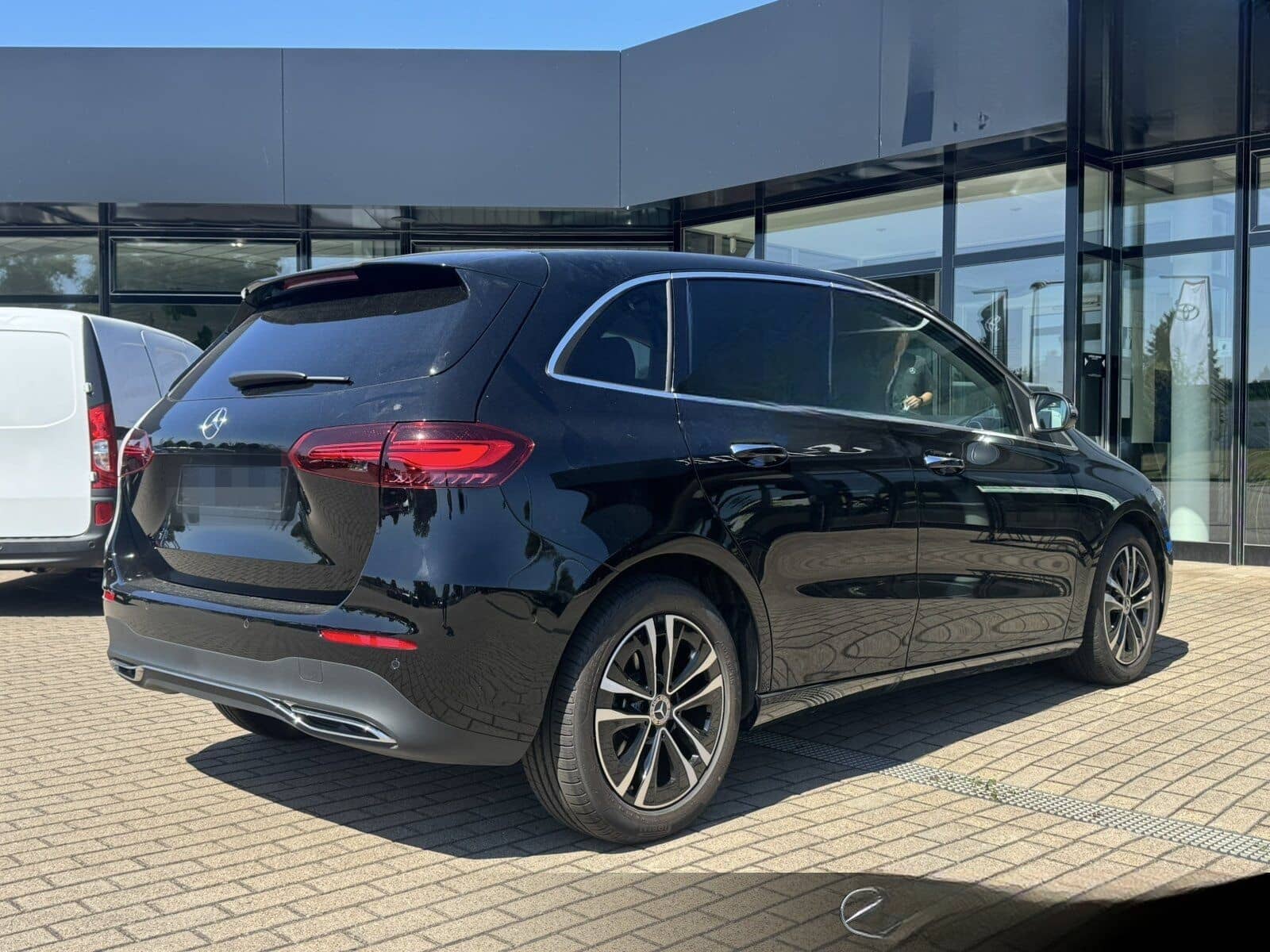 Mercedes-Benz B 180 Multibeam+Distronic+Keyless-Go+KlimaNavi foto 4