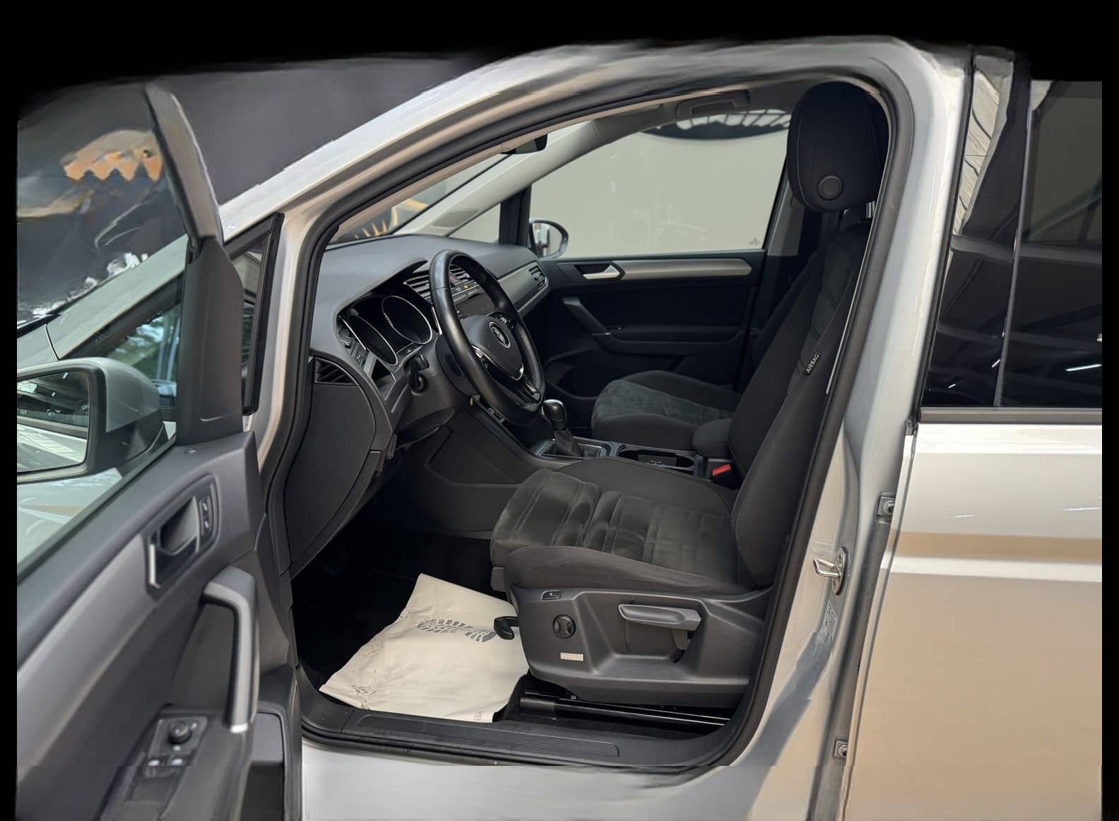 Volkswagen Touran Comfortline 2.0 TDI DSG App Connect/LED/ foto 13