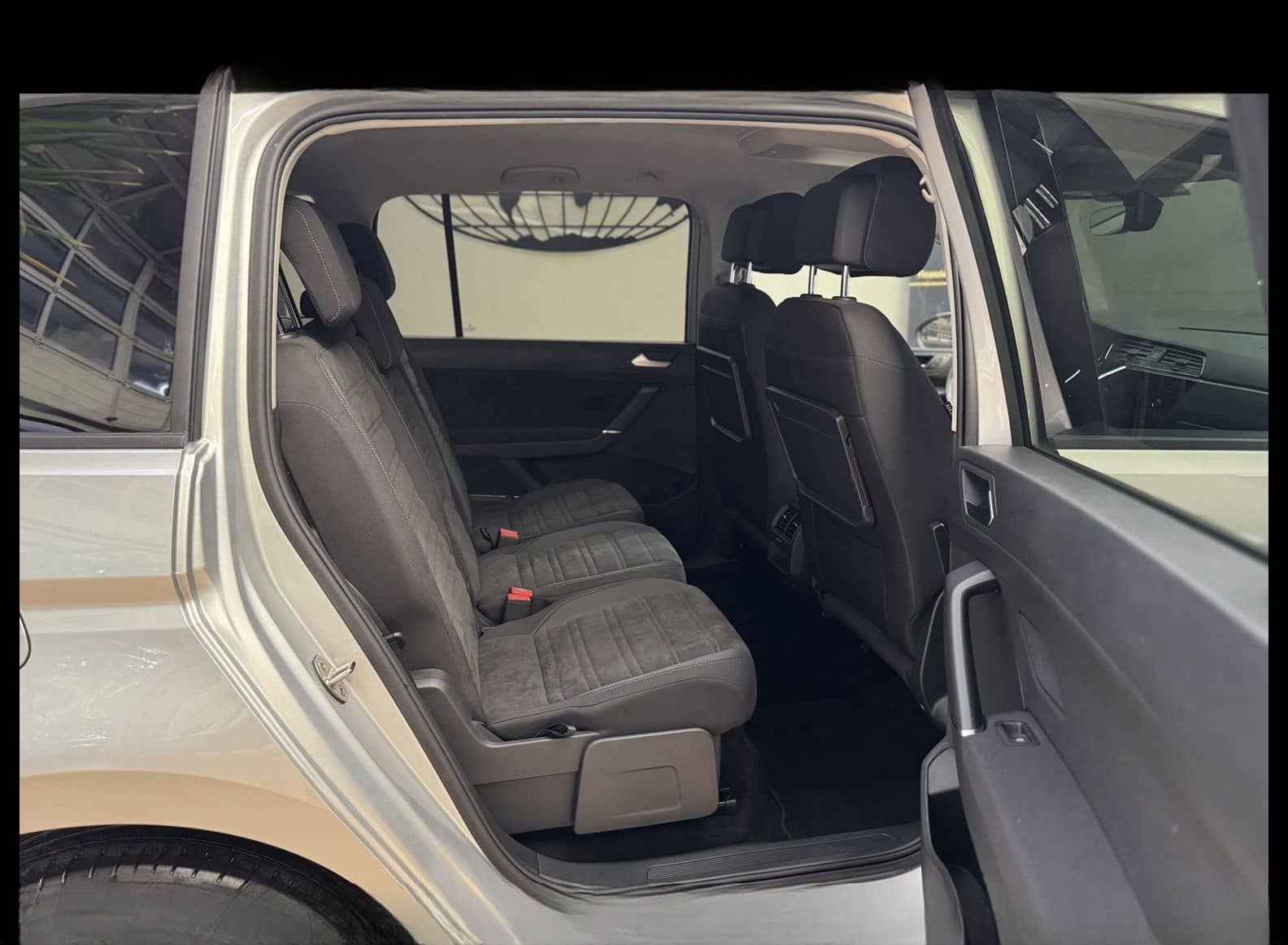 Volkswagen Touran Comfortline 2.0 TDI DSG App Connect/LED/ foto 15