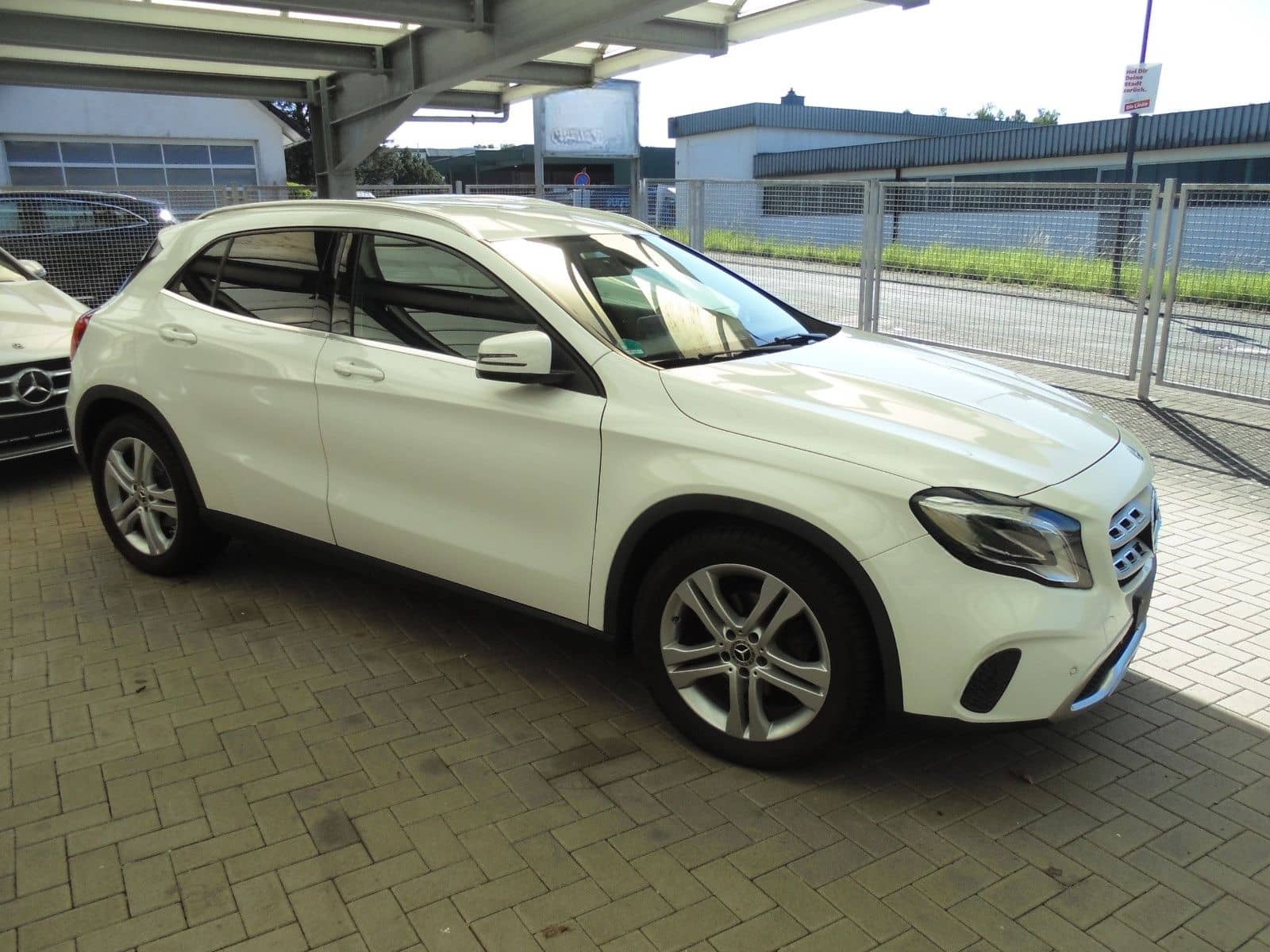 Mercedes-Benz GLA 180 Urban Kamera LED Navi Sitzh foto 2