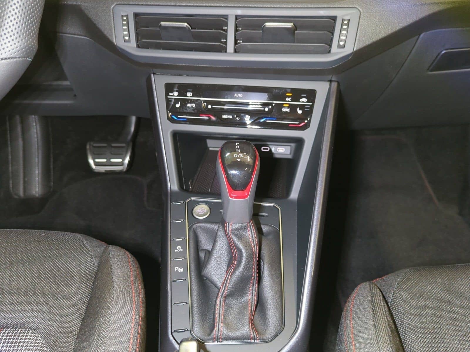 Volkswagen Polo GTI 2.0 TSI DSG MATRIX PANO KLIMA ACC foto 11