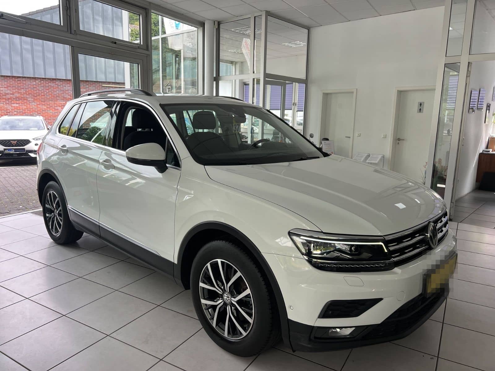 Volkswagen Tiguan Comfortline 2.0TDI *DIGITALTACHO*LED*360° foto 3