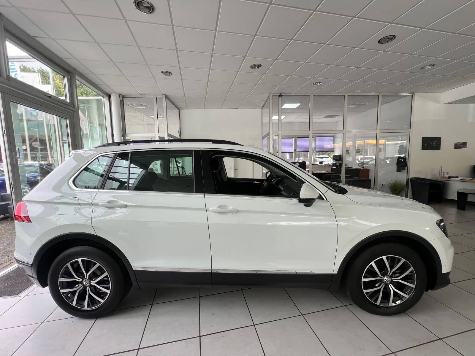 Volkswagen Tiguan Comfortline 2.0TDI *DIGITALTACHO*LED*360° foto 4