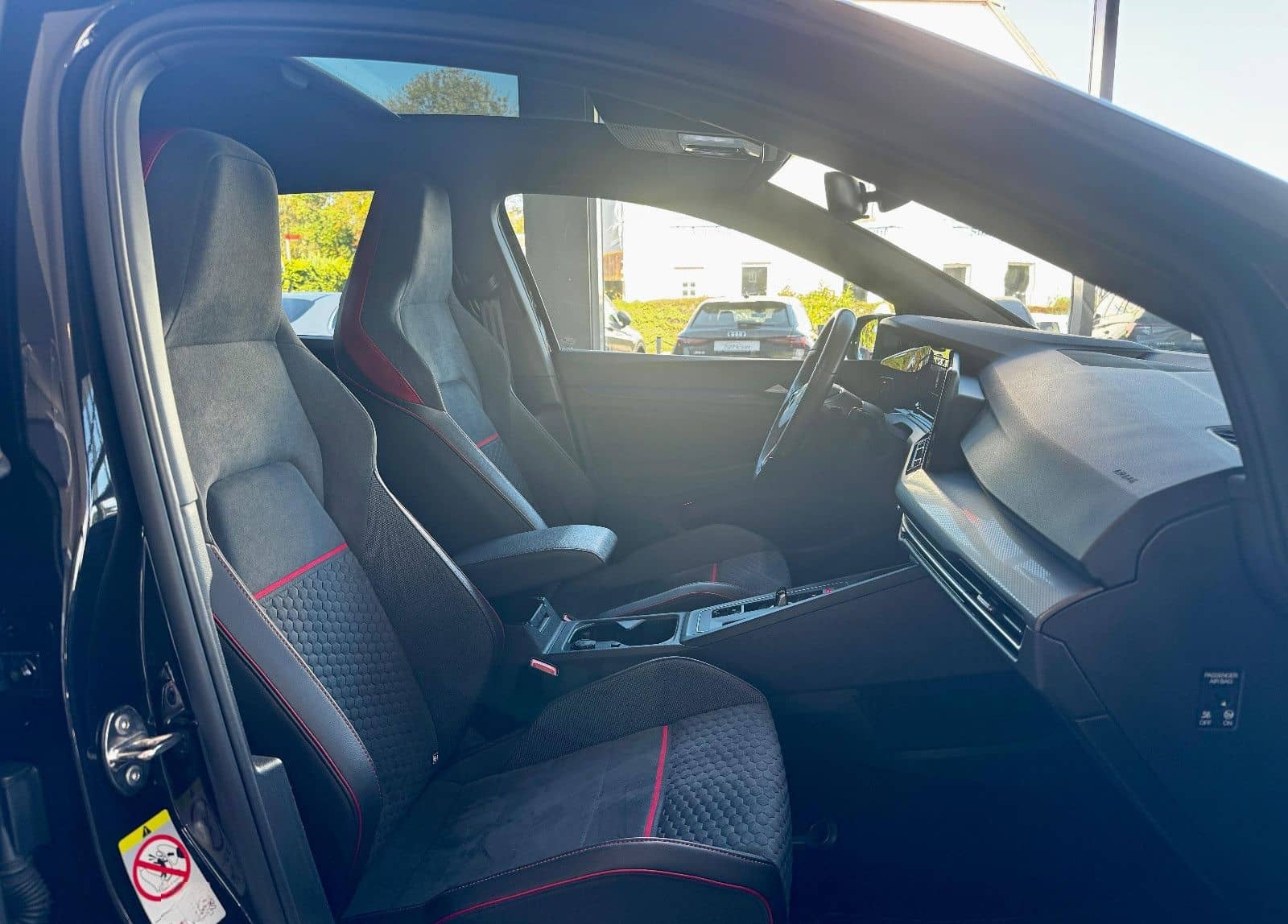 Volkswagen Golf VIII Lim. GTI Clubsport 2.0 TSI "LED/Pano" foto 13