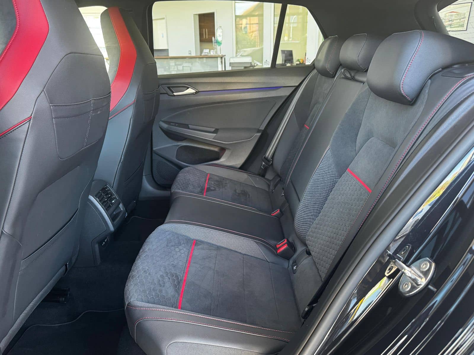 Volkswagen Golf VIII Lim. GTI Clubsport 2.0 TSI "LED/Pano" foto 14