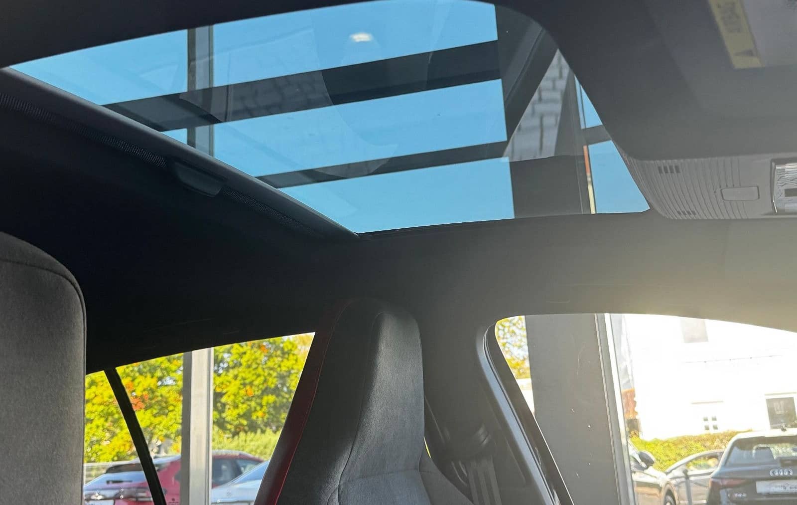 Volkswagen Golf VIII Lim. GTI Clubsport 2.0 TSI "LED/Pano" foto 6