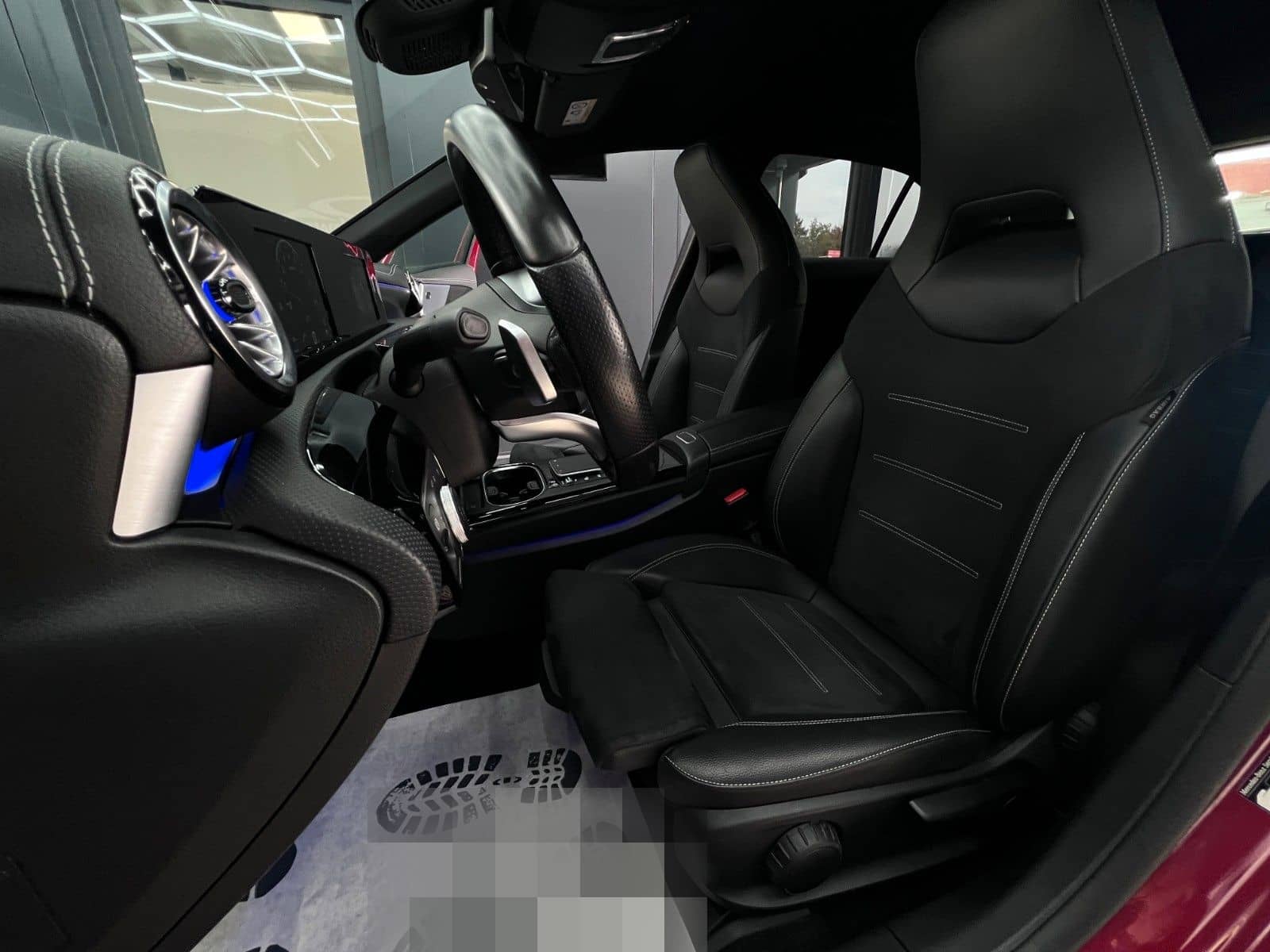 Mercedes-Benz A 250e 8G AMG NIGHT DESIGNO LED NAV+DAB KAM AMBT foto 12