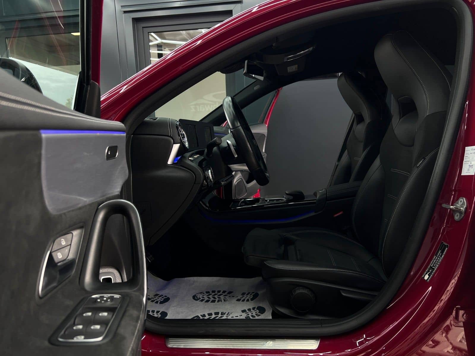 Mercedes-Benz A 250e 8G AMG NIGHT DESIGNO LED NAV+DAB KAM AMBT foto 14