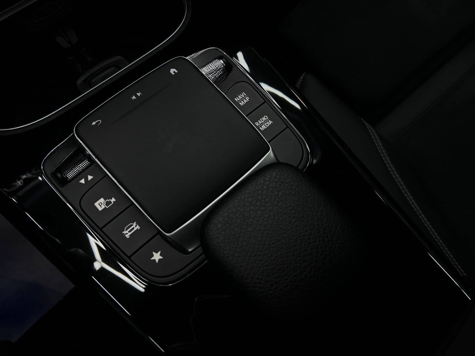 Mercedes-Benz A 250e 8G AMG NIGHT DESIGNO LED NAV+DAB KAM AMBT foto 17