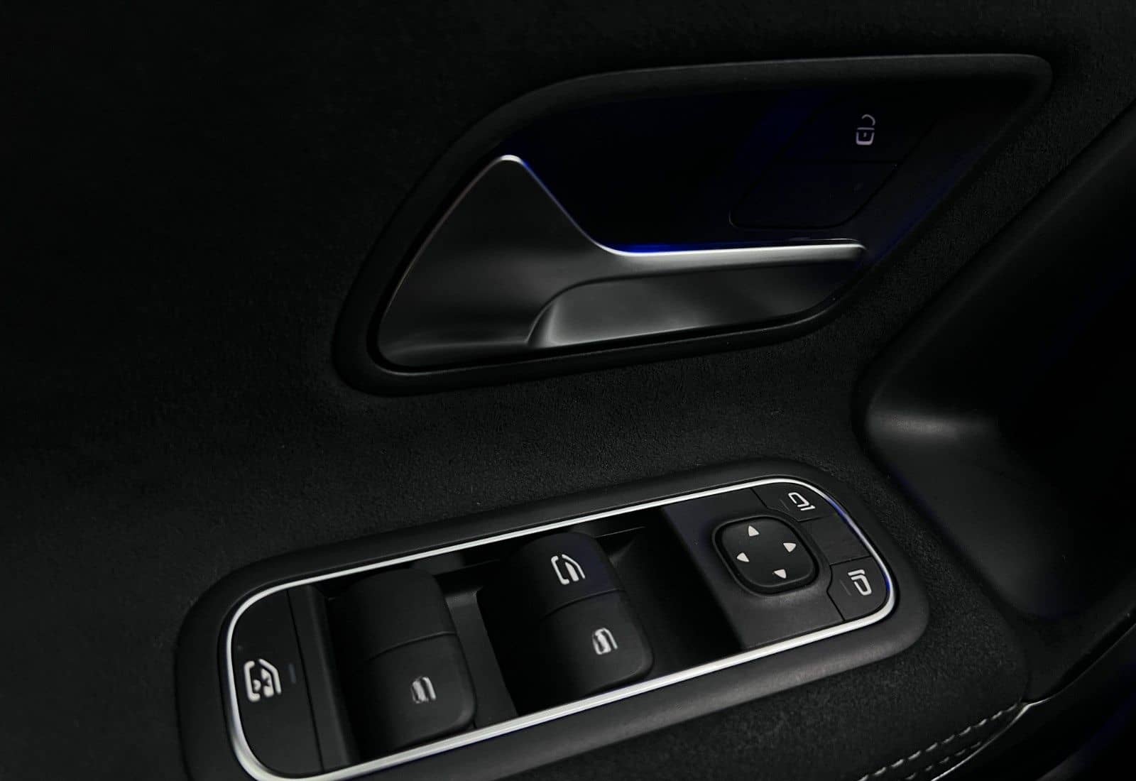 Mercedes-Benz A 250e 8G AMG NIGHT DESIGNO LED NAV+DAB KAM AMBT foto 20