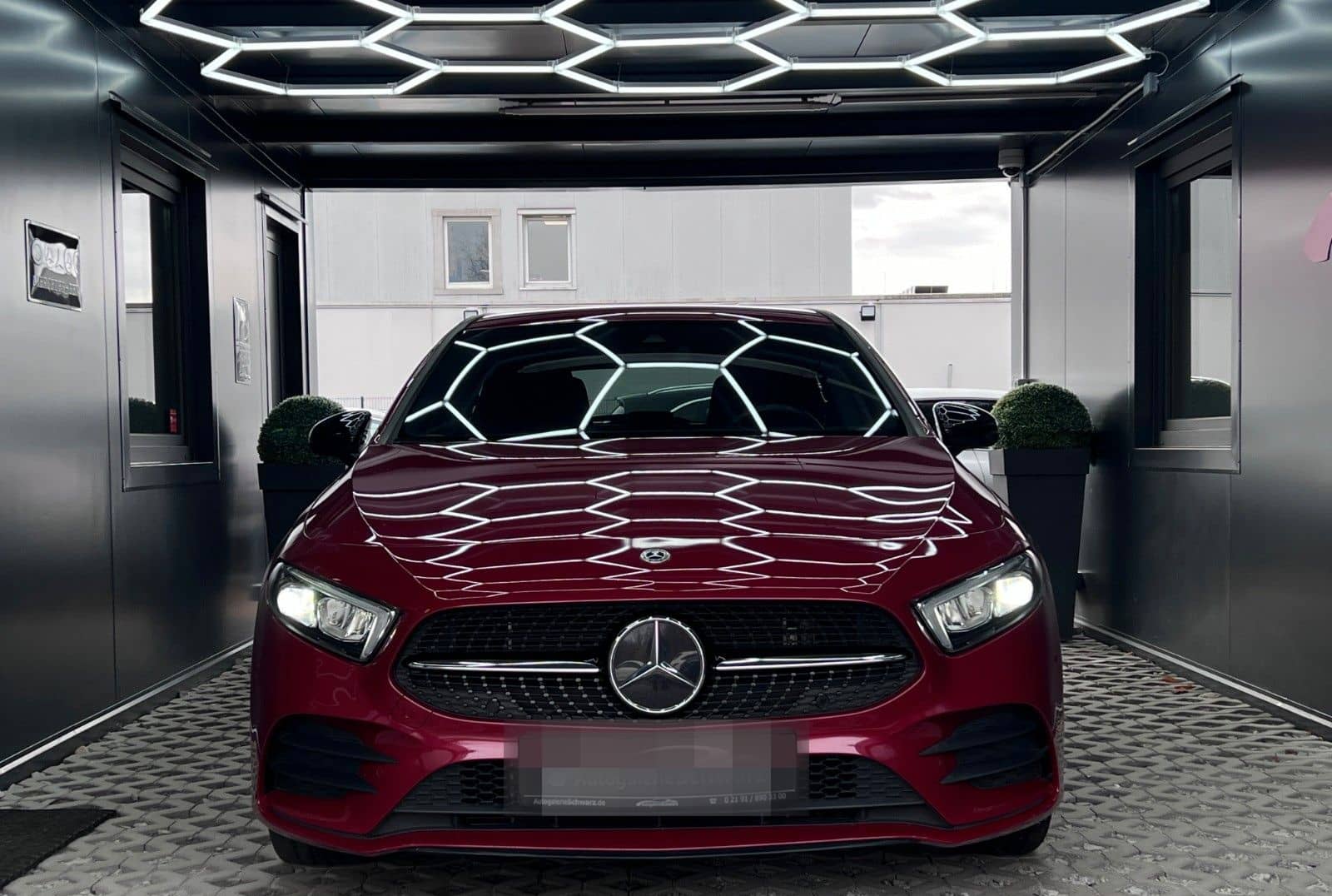 Mercedes-Benz A 250e 8G AMG NIGHT DESIGNO LED NAV+DAB KAM AMBT foto 4