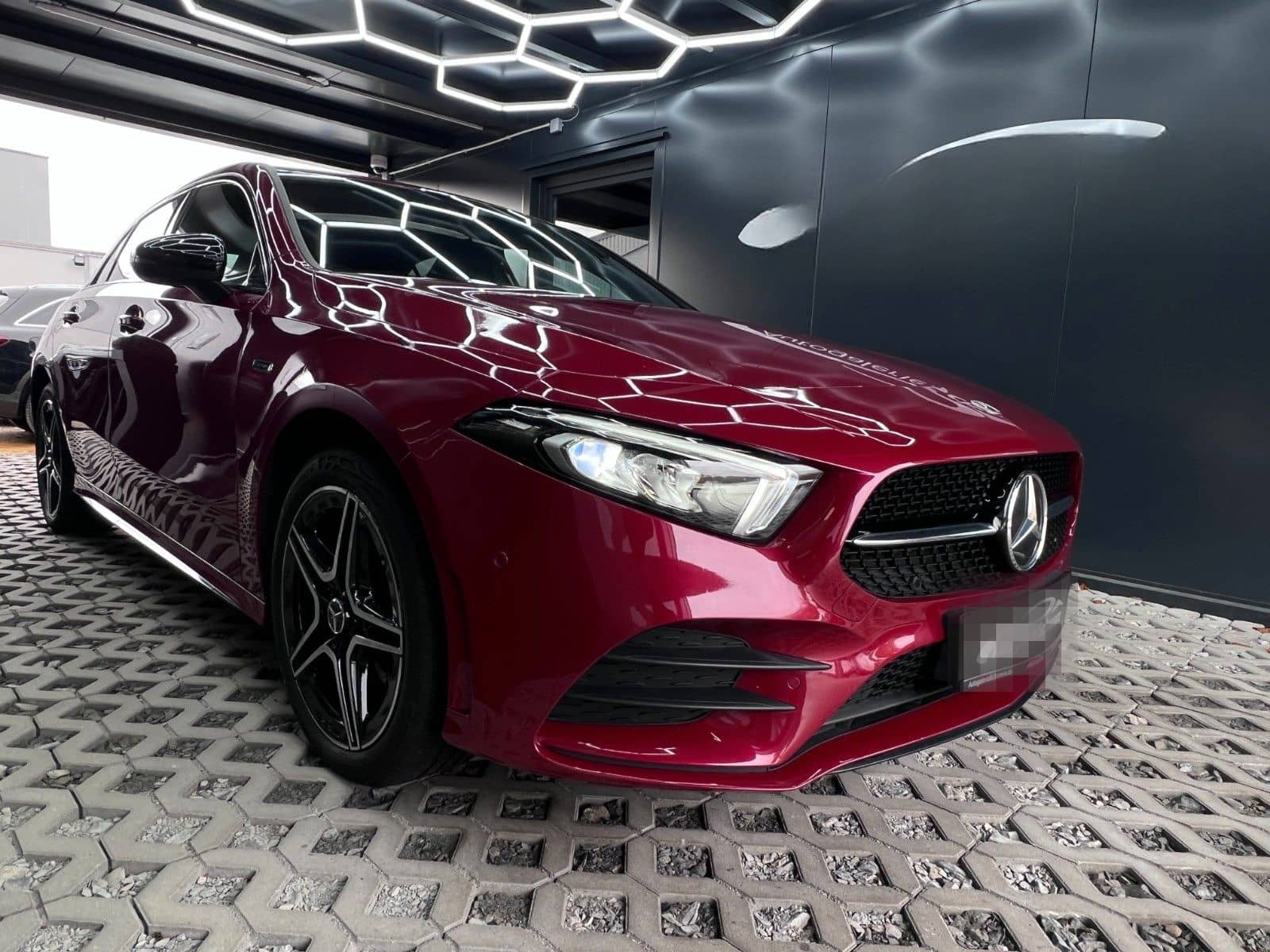 Mercedes-Benz A 250e 8G AMG NIGHT DESIGNO LED NAV+DAB KAM AMBT foto 5