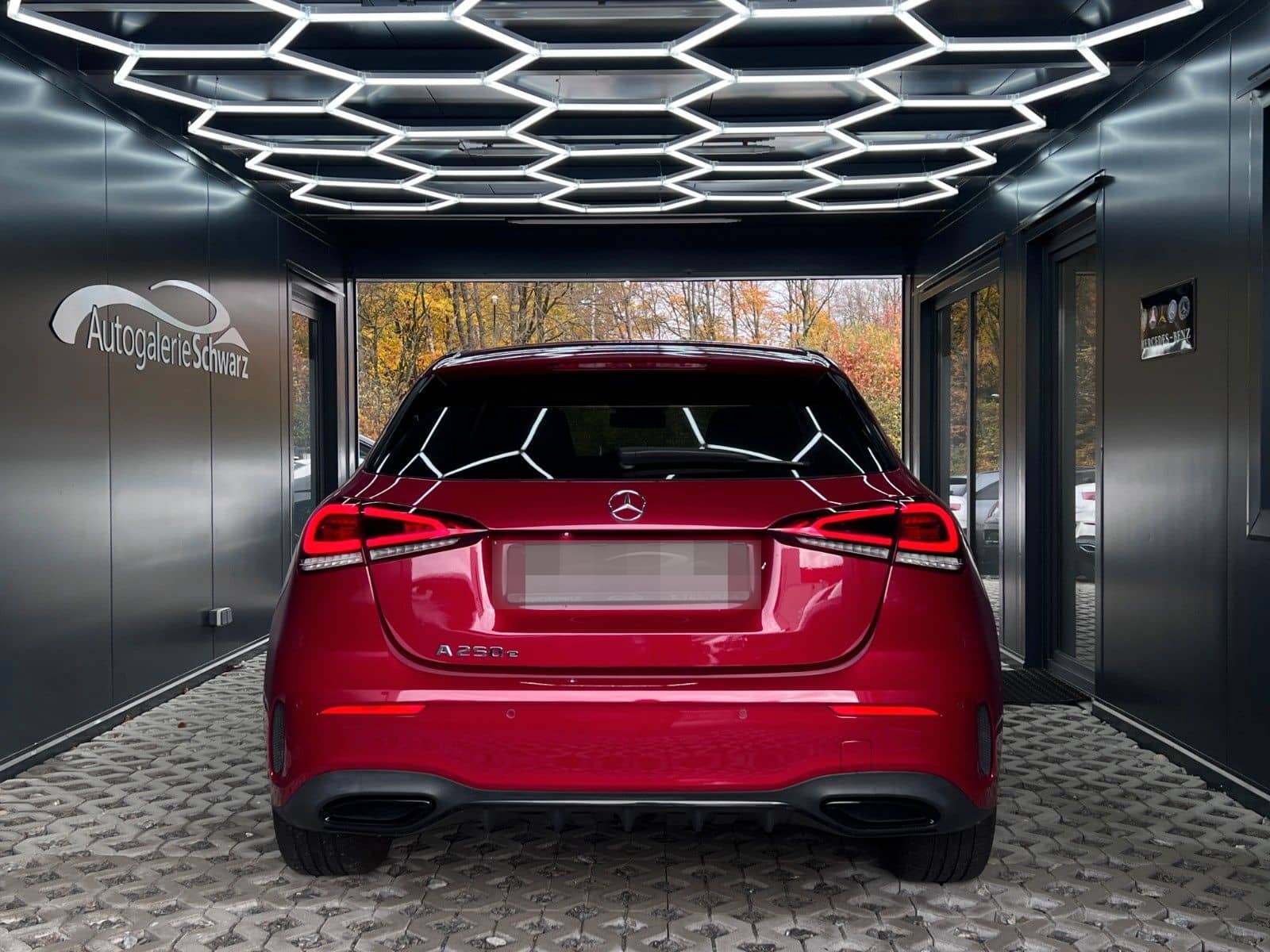 Mercedes-Benz A 250e 8G AMG NIGHT DESIGNO LED NAV+DAB KAM AMBT foto 7