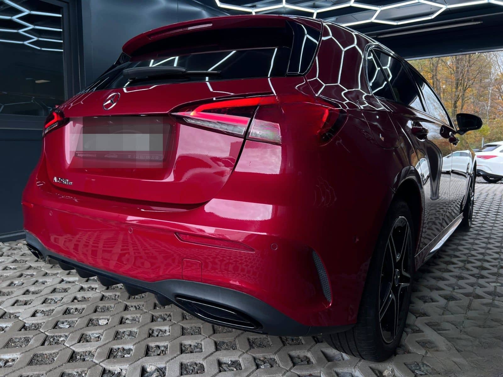 Mercedes-Benz A 250e 8G AMG NIGHT DESIGNO LED NAV+DAB KAM AMBT foto 8