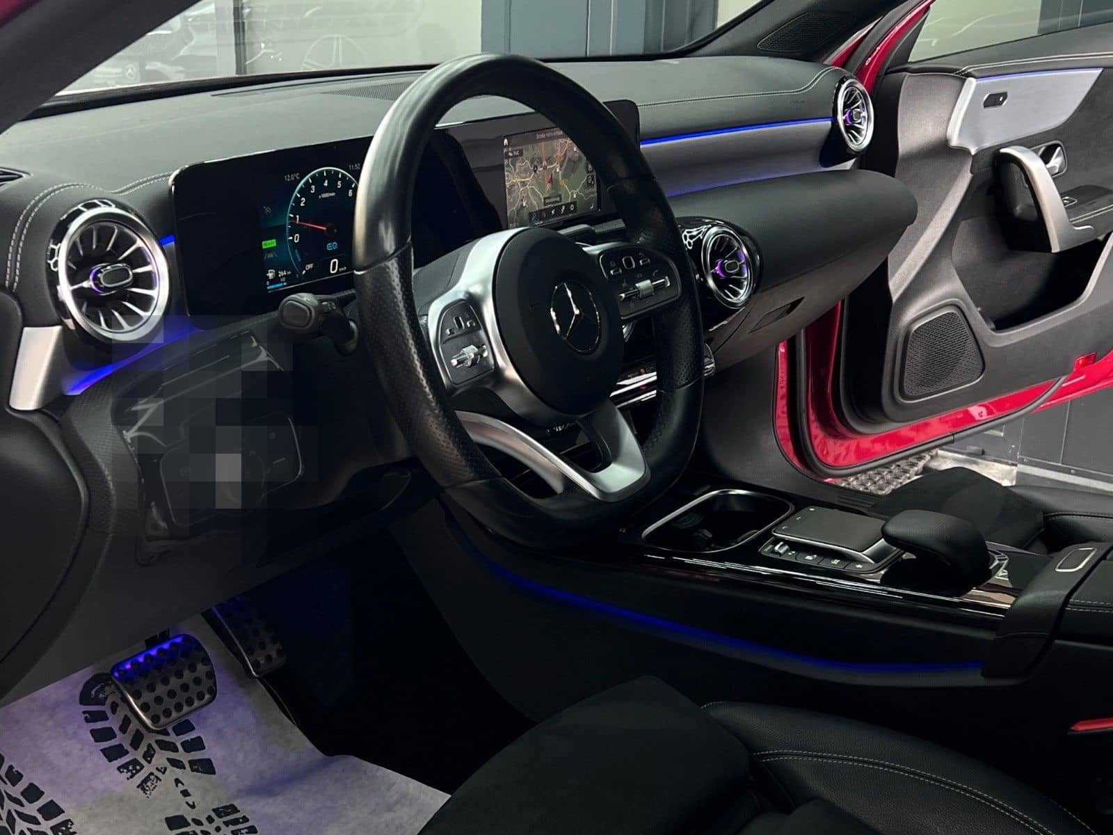 Mercedes-Benz A 250e 8G AMG NIGHT DESIGNO LED NAV+DAB KAM AMBT foto 10