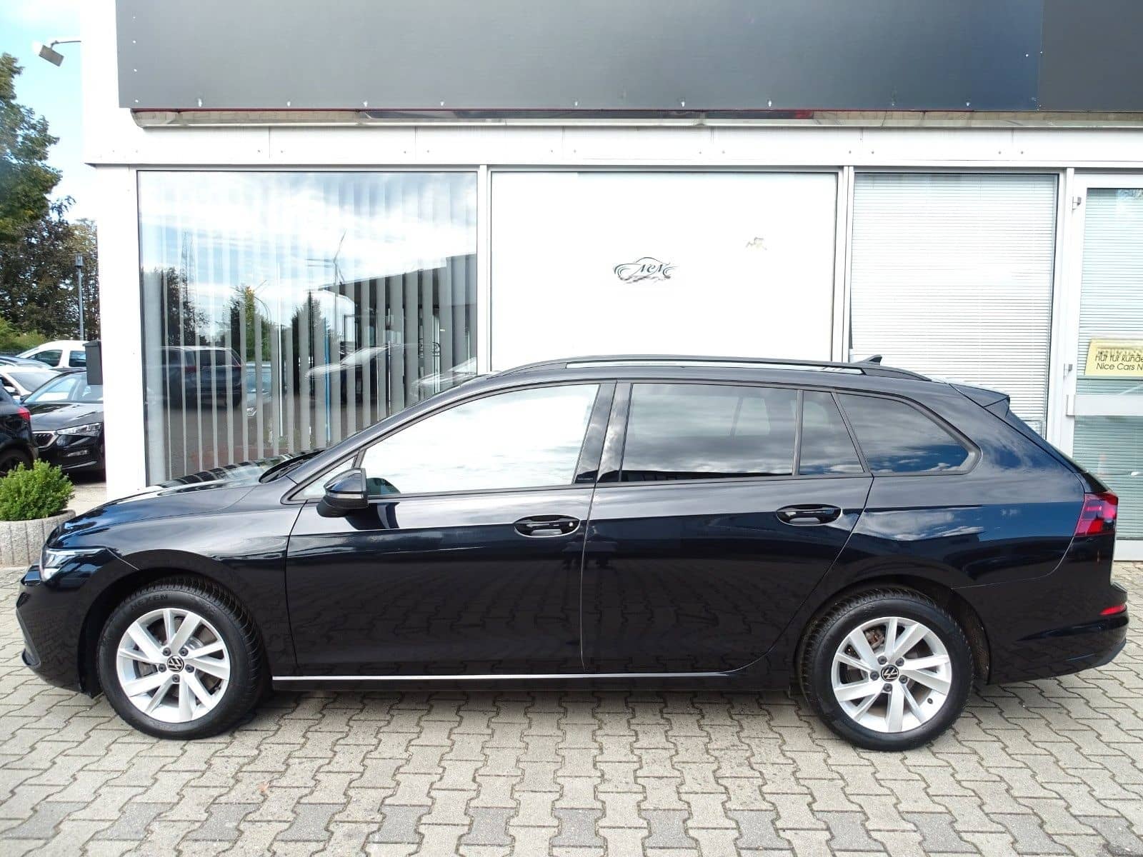 Volkswagen Golf VIII Variant Life*STANDH.*IQ-DRIVE*ACC*NAVI foto 2