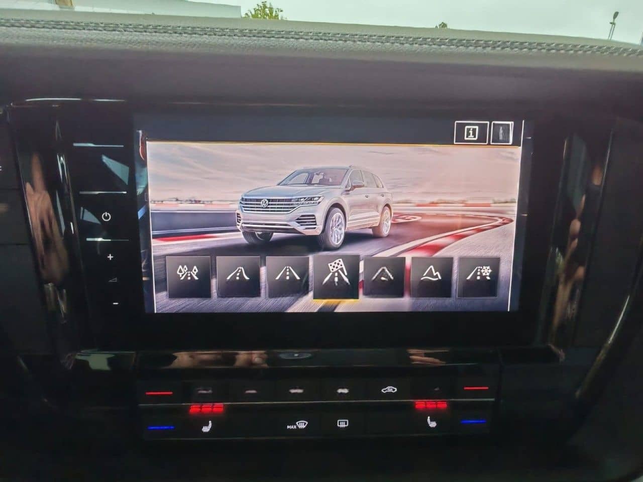 Volkswagen Touareg 3.0 TDI DSG R-LINE,AHK,ACC,ALLRADL,PANO foto 11