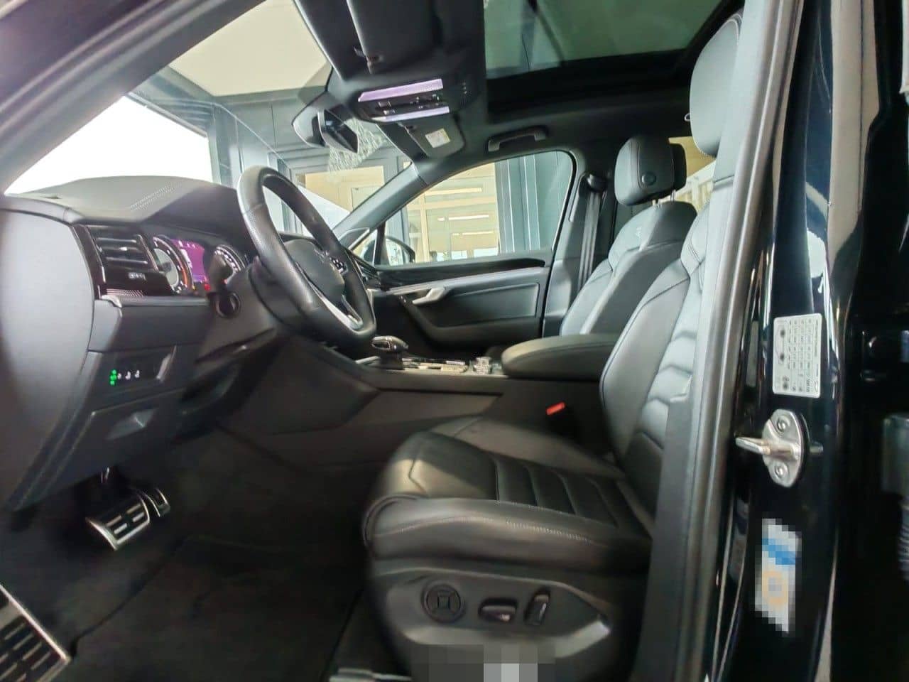 Volkswagen Touareg 3.0 TDI DSG R-LINE,AHK,ACC,ALLRADL,PANO foto 7