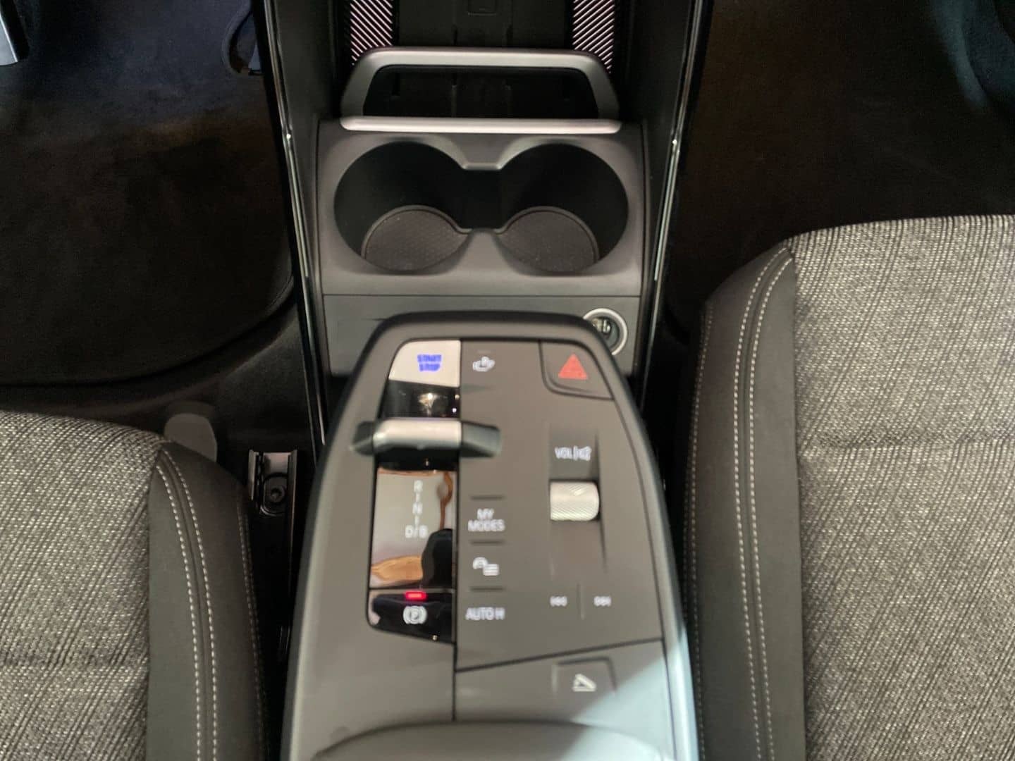 BMW iX1 eDrive20 Elektro Adap.LED Head-Up RFK Shz. foto 11