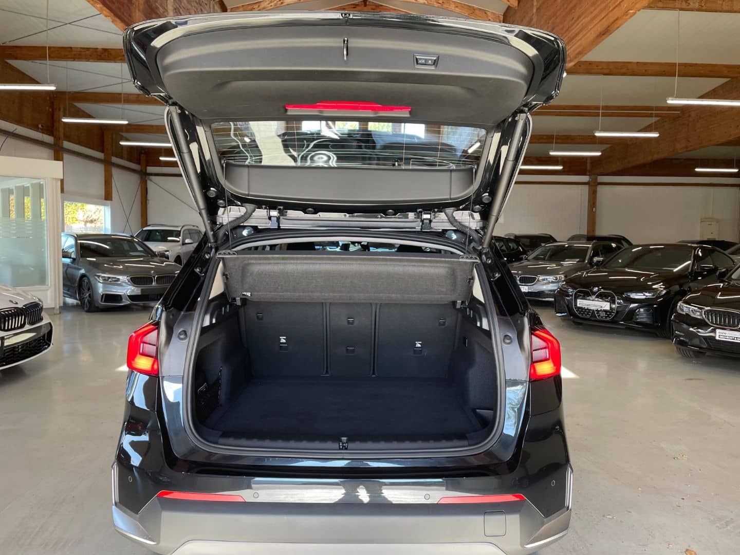 BMW iX1 eDrive20 Elektro Adap.LED Head-Up RFK Shz. foto 12