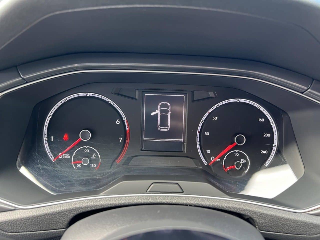 Volkswagen T-Roc 1.5 TSI Sport SHZ+NAVI+PDC+KLIMA+MFL foto 11