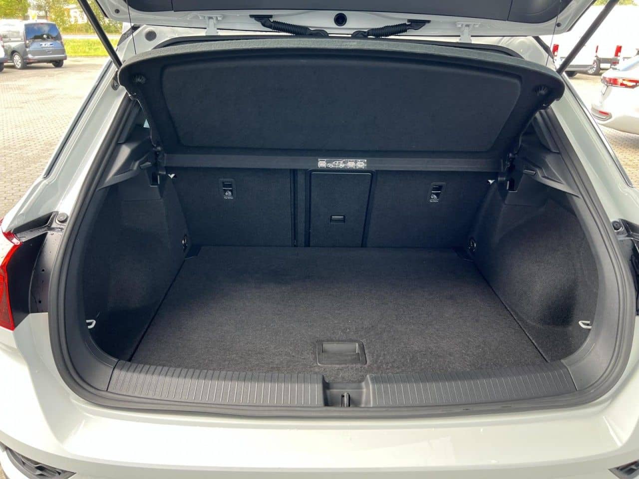 Volkswagen T-Roc 1.5 TSI Sport SHZ+NAVI+PDC+KLIMA+MFL foto 6