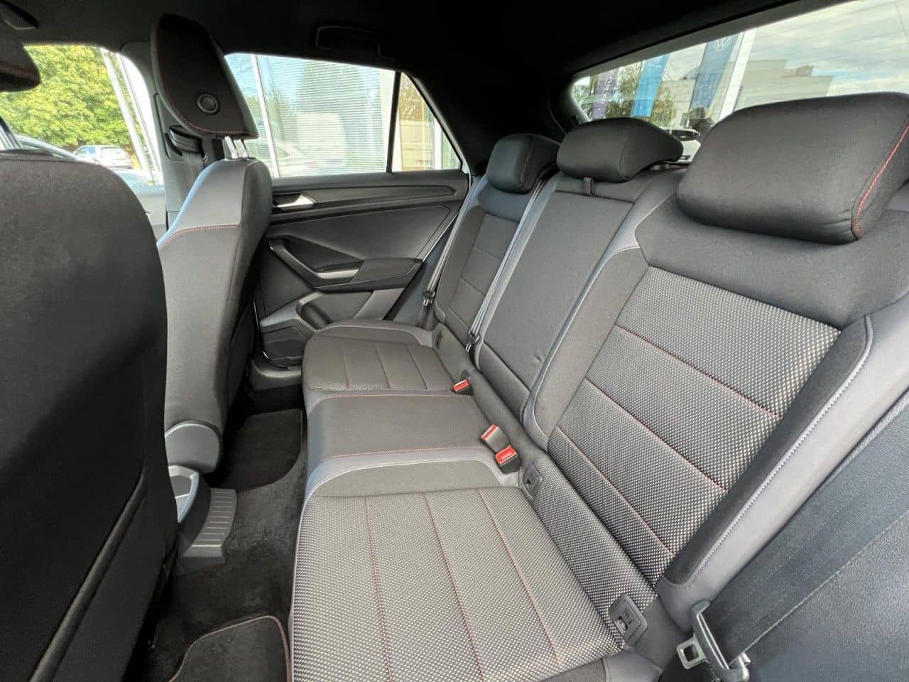 Volkswagen T-Roc 1.5 TSI Sport SHZ+NAVI+PDC+KLIMA+MFL foto 8