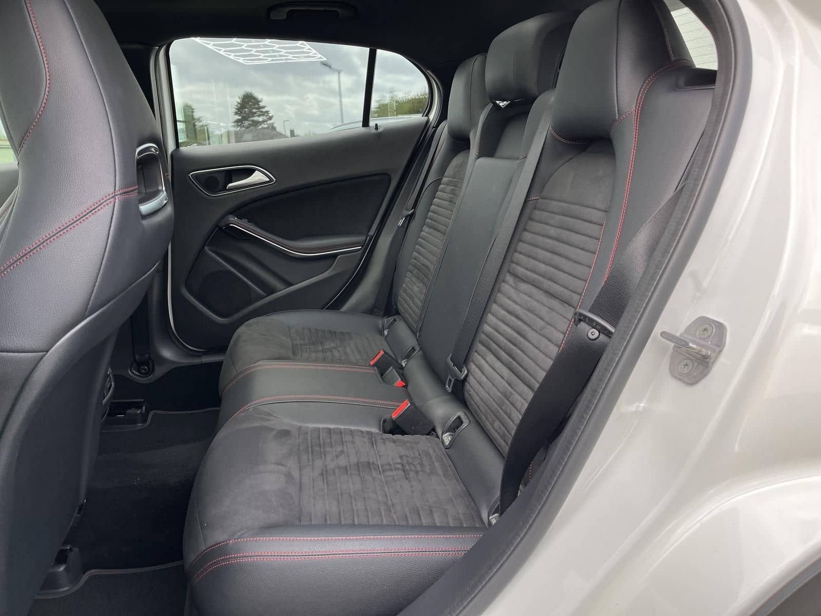 Mercedes-Benz GLA 180 Amg Line/P.dach/Alcantara/Navi/R.Kamera/ foto 15