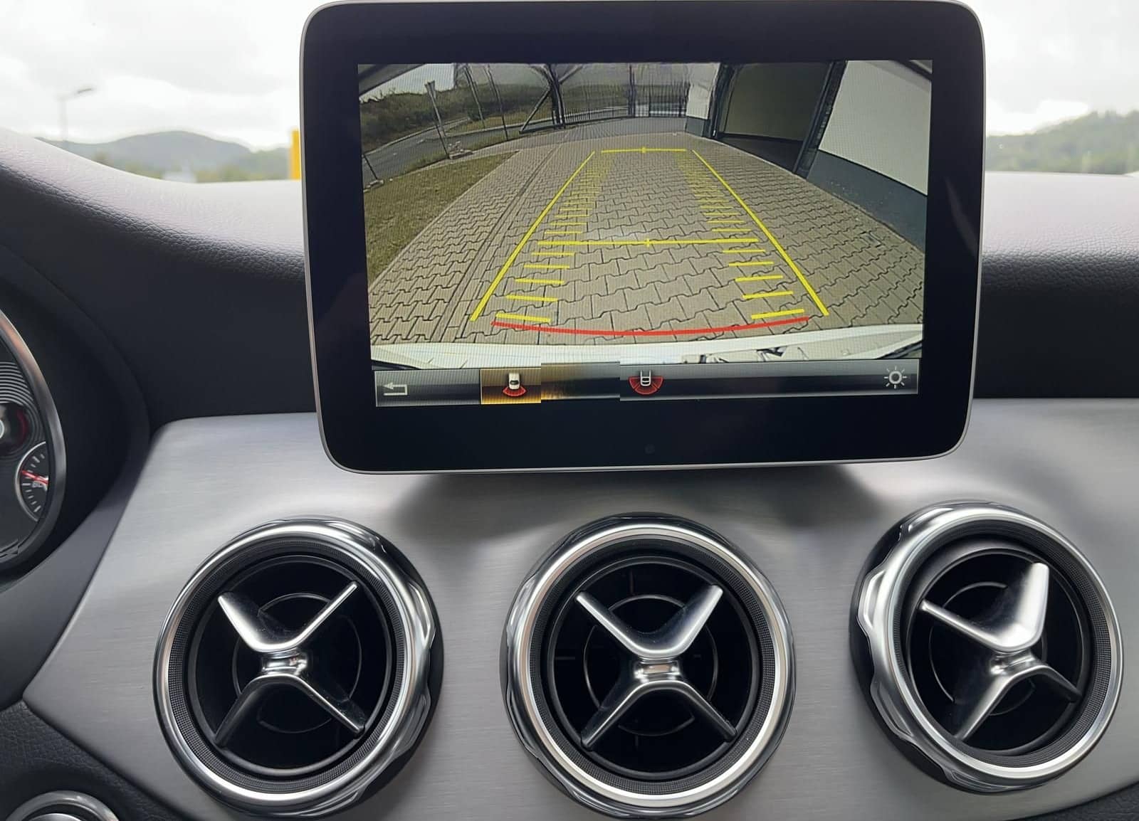 Mercedes-Benz GLA 180 Amg Line/P.dach/Alcantara/Navi/R.Kamera/ foto 16